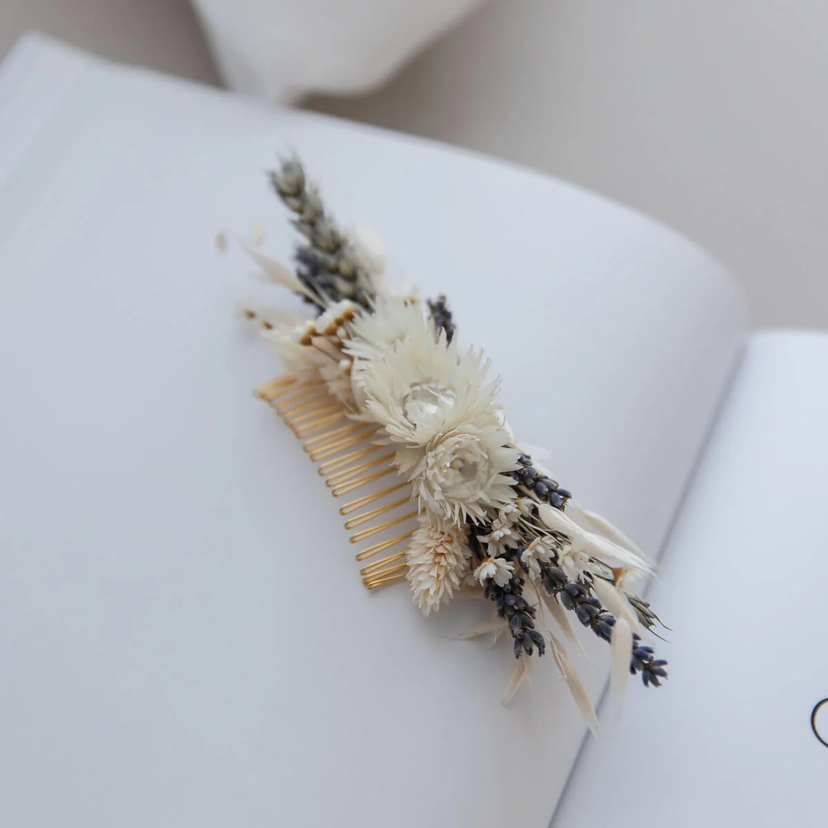 Haarkamm Trockenblumen beige blau Hafer