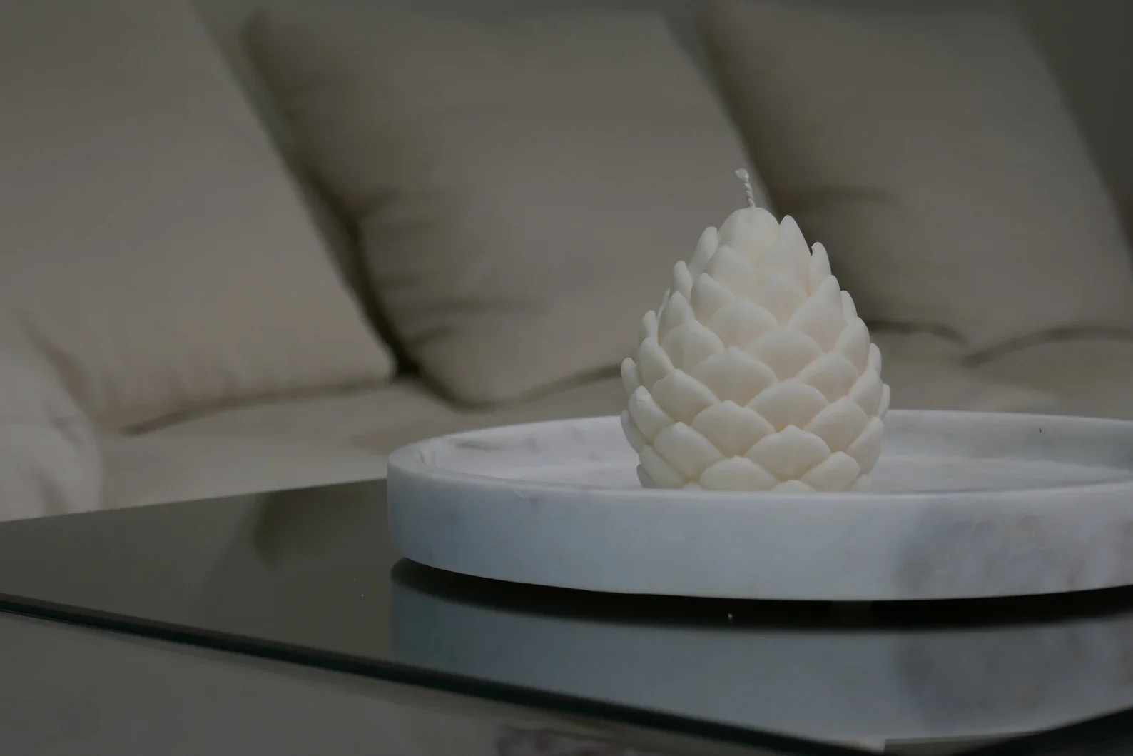 Tannenzapfen Kerze - weiss