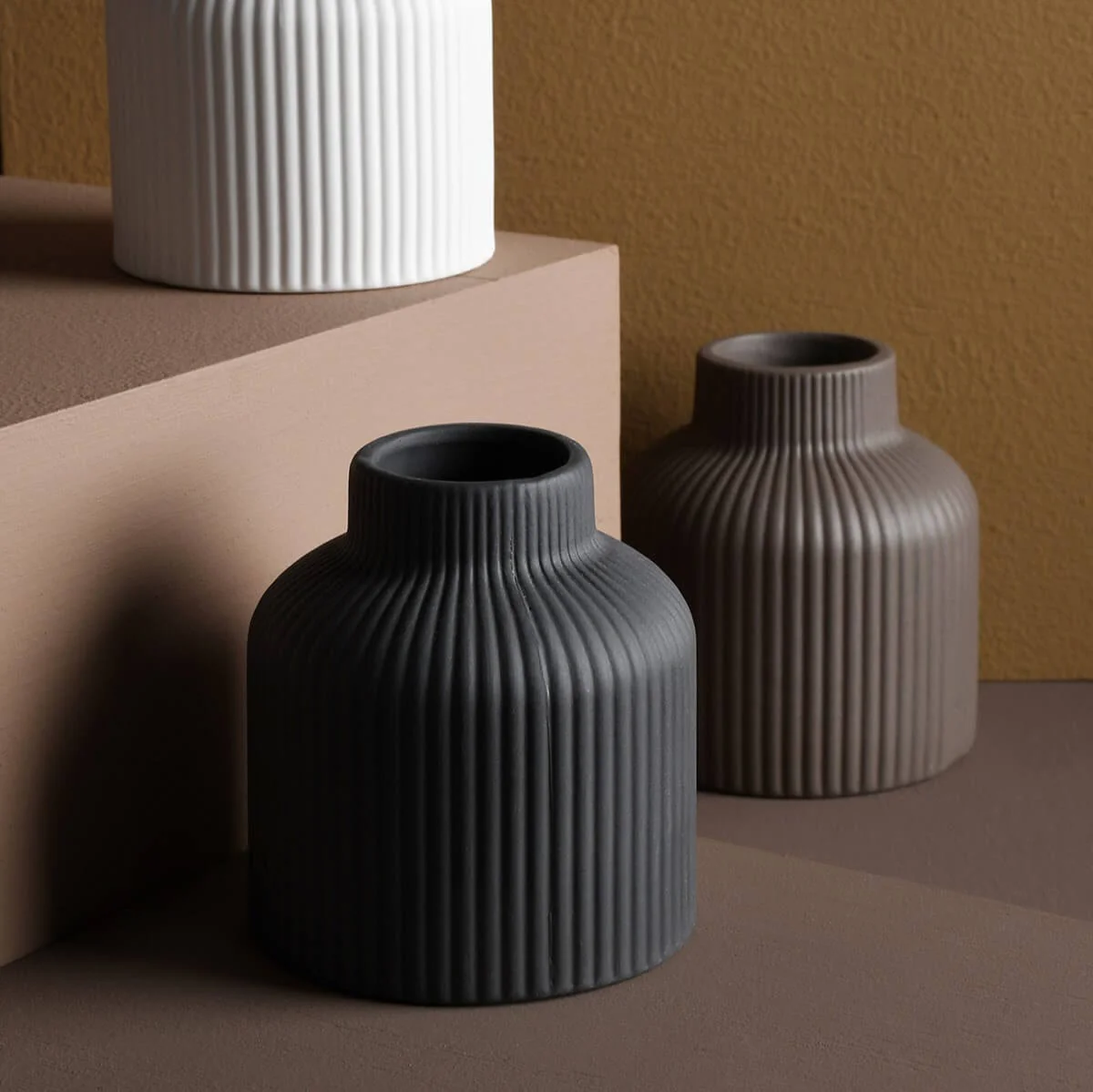 Lillhagen - matte Keramikvase mit starkem Auftritt