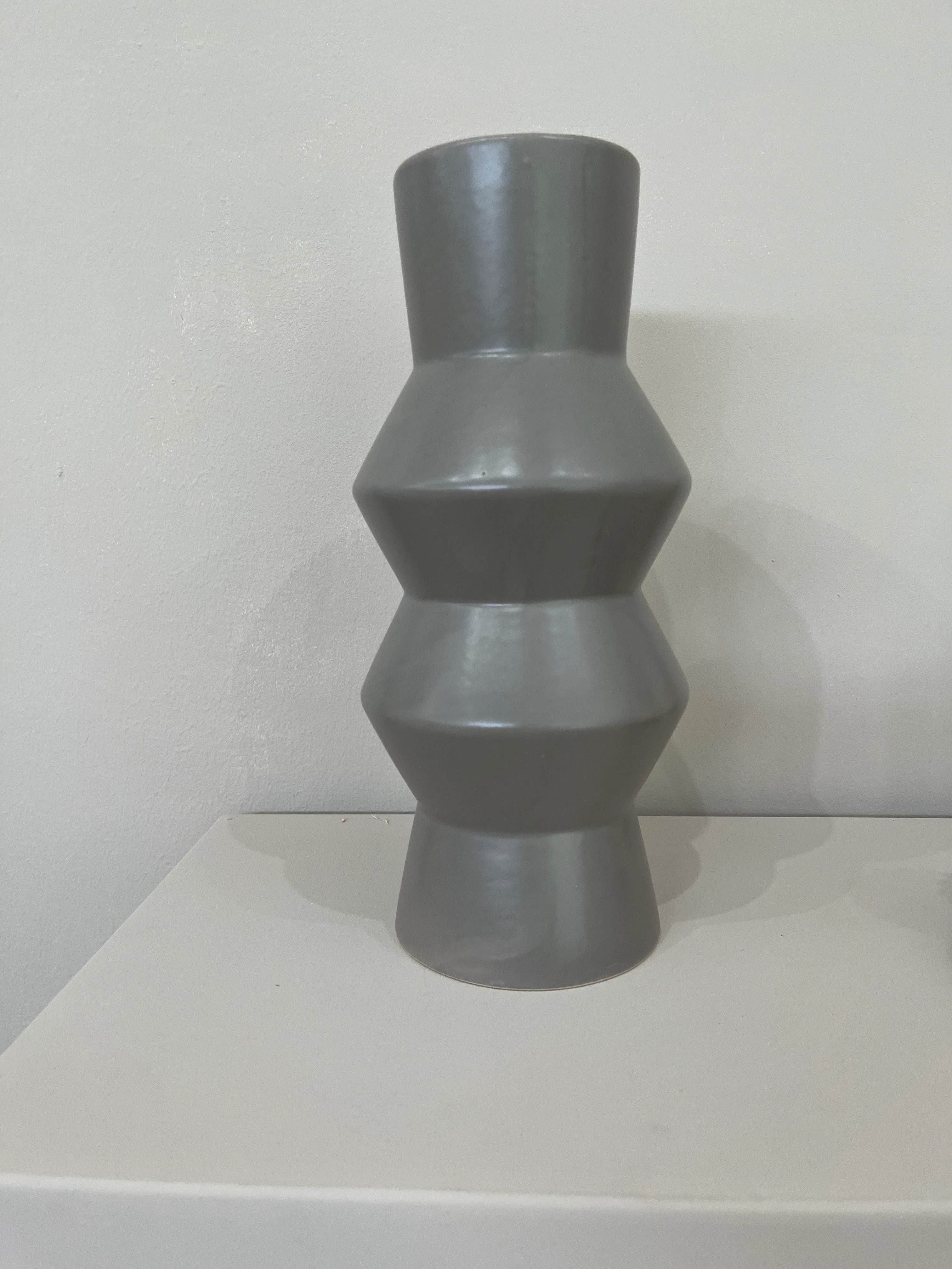 Vasen Sybil 2 Varianten - grau