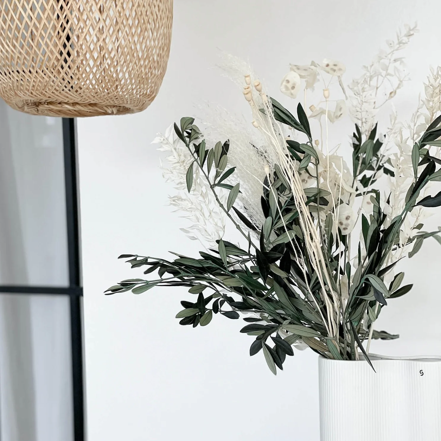 Trockenblumenstrauß grün weiß Olive