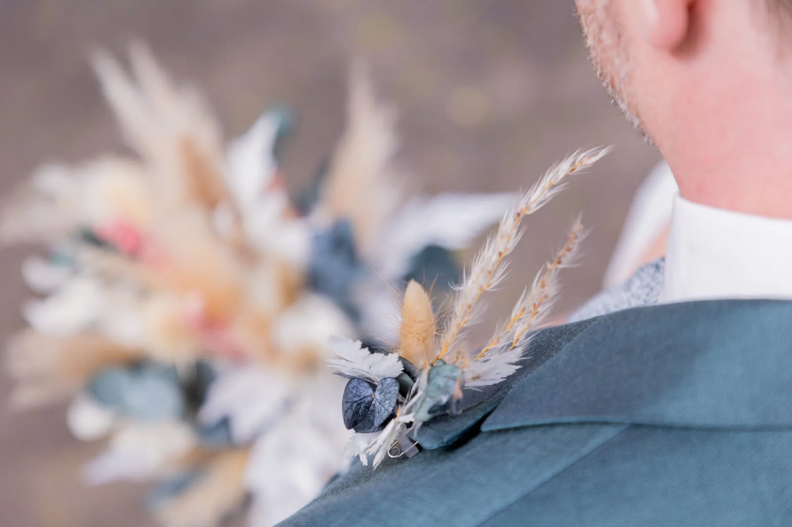 Anstecker Bräutigam Boho weiß