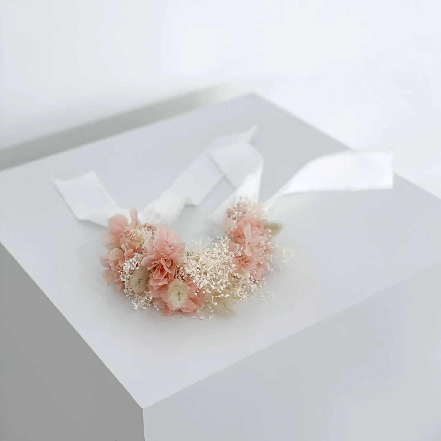 Armband Trockenblumen rosa mit Hortensie und Schleierkraut