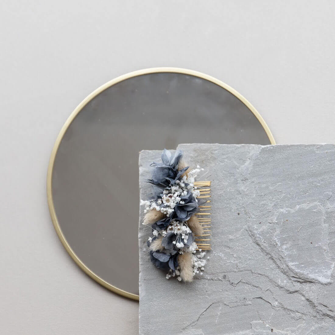 Haarkamm Trockenblumen blau beige Hortensie