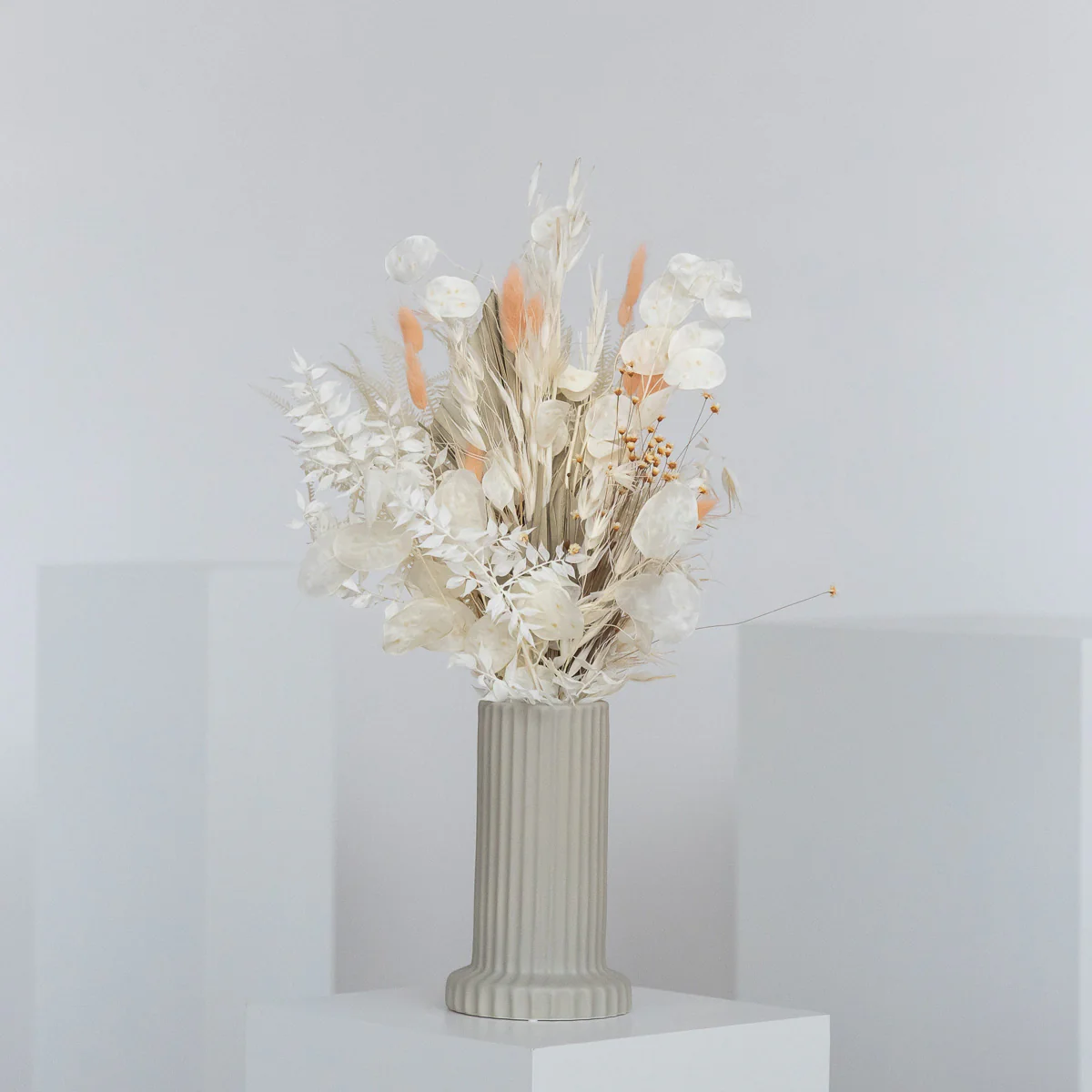 Palm Peach: luftige Schönheit in Weiß und Pastell