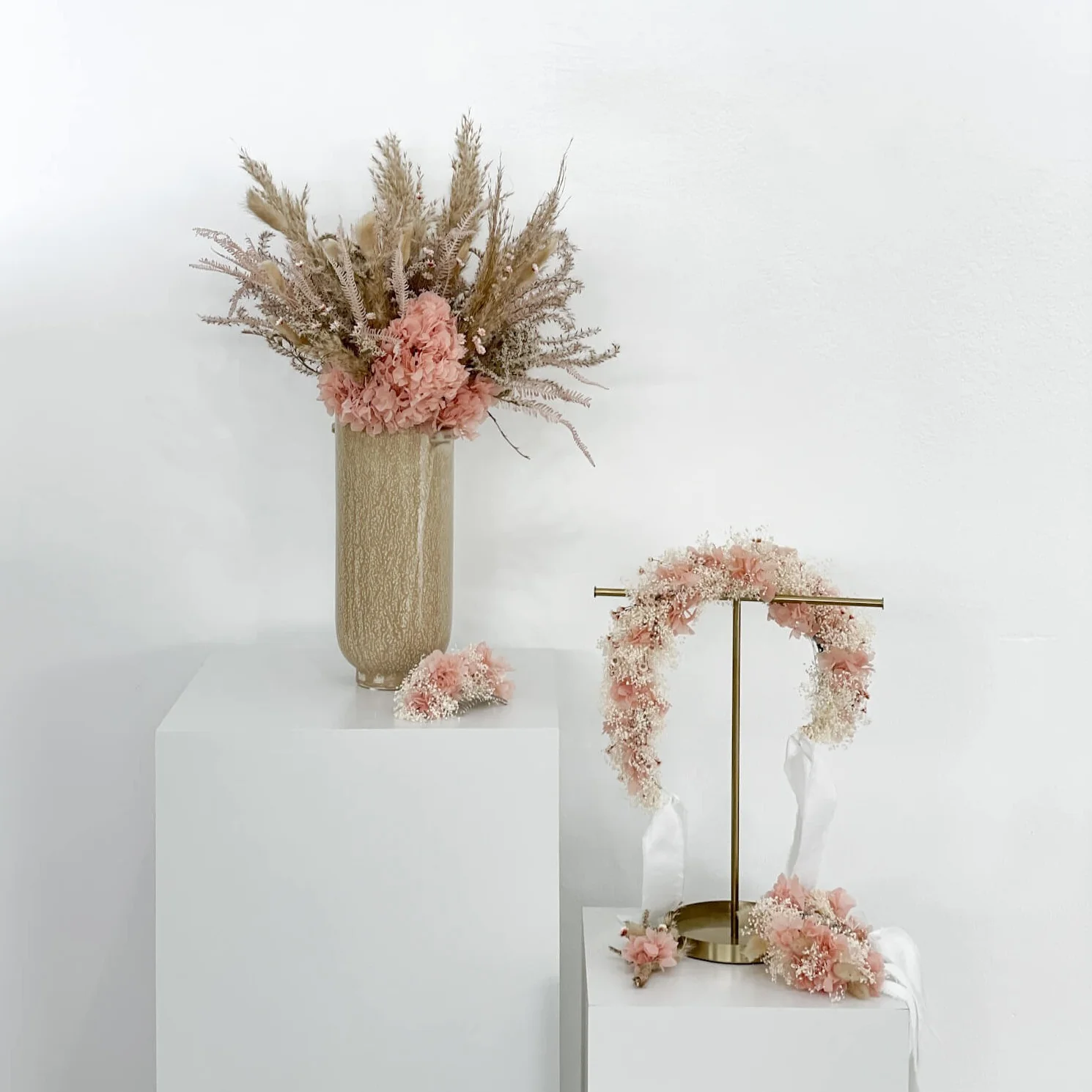 Armband Trockenblumen rosa mit Hortensie und Schleierkraut