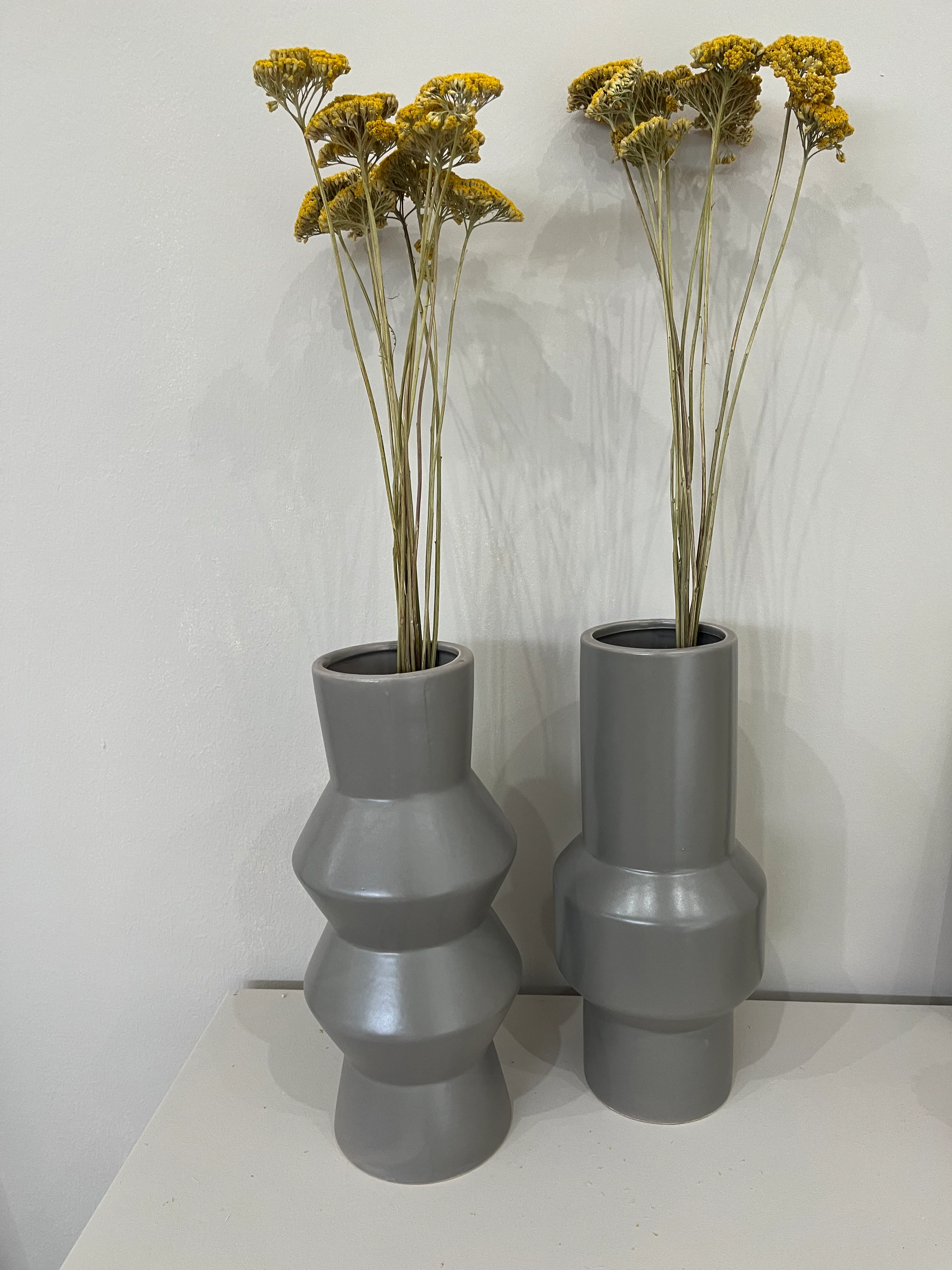 Vasen Sybil 2 Varianten - grau