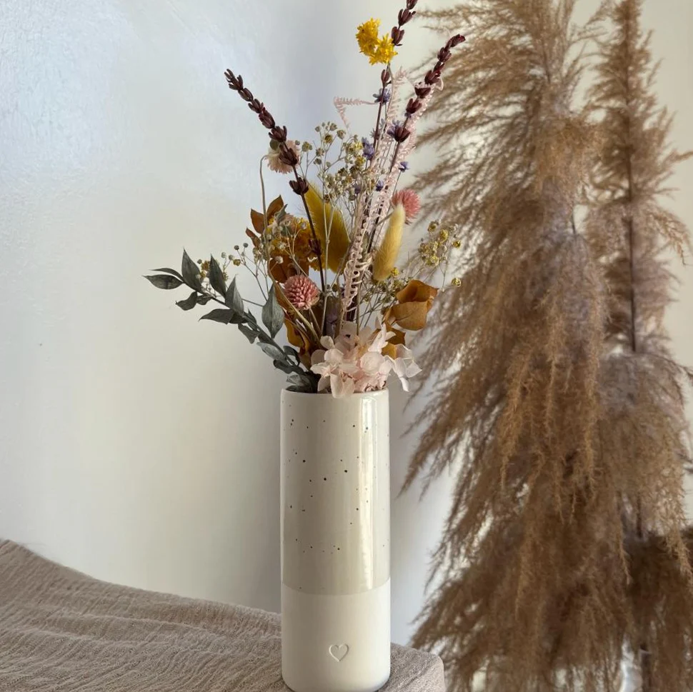 Eulenschnitt Steingut-Vase mit Herz - weiß