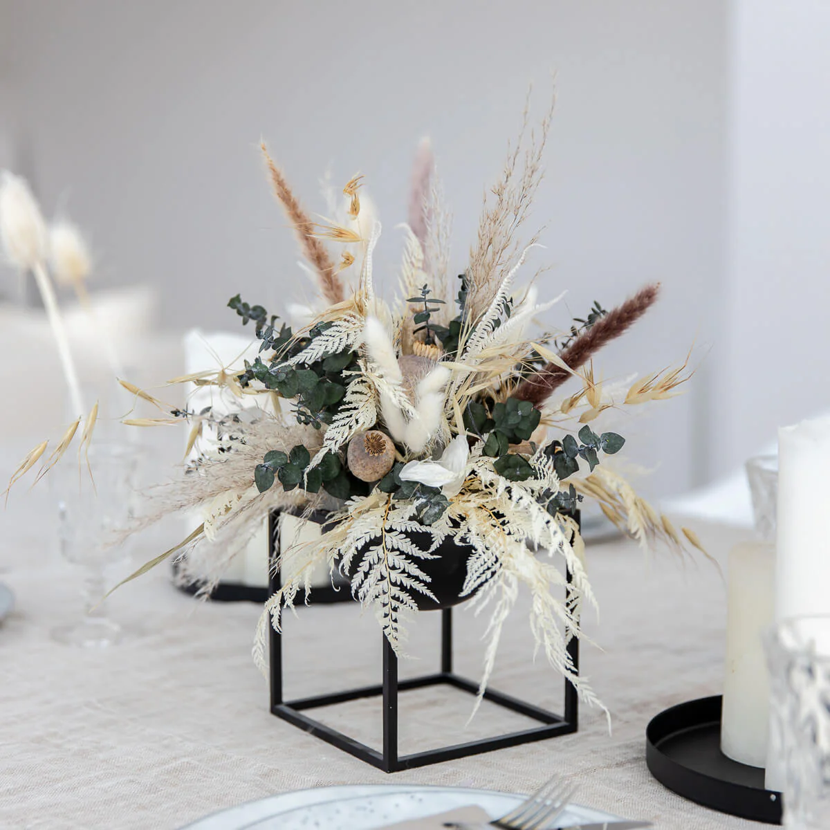 Boho-Chic: Trockenblumengesteck mit Pampasgras und Eukalyptus