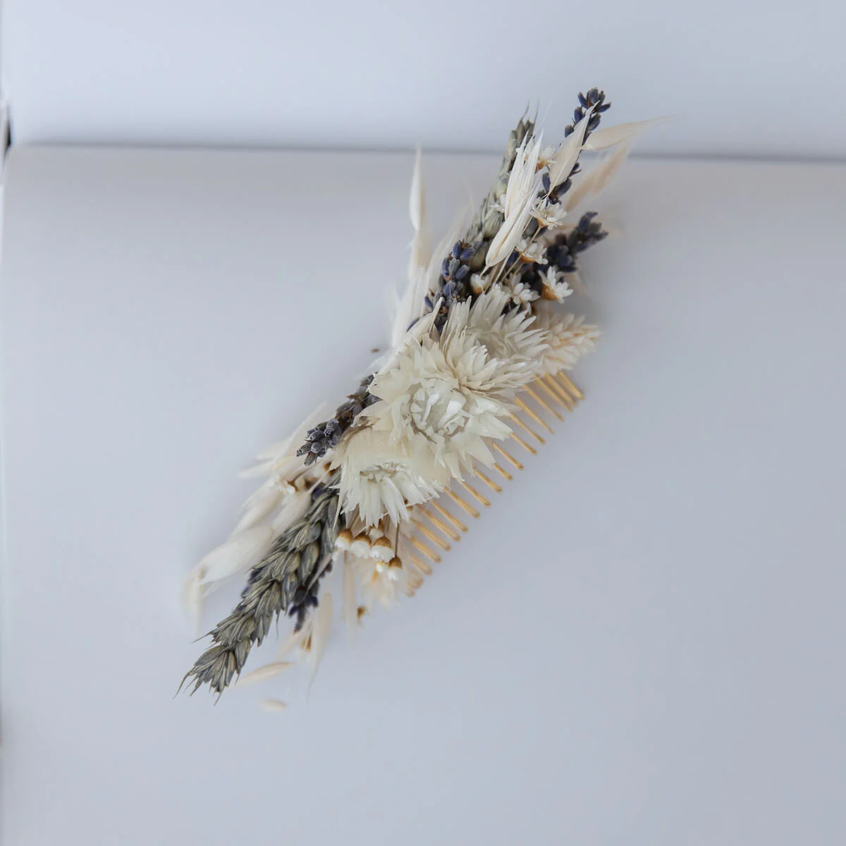 Haarkamm Trockenblumen beige blau Hafer