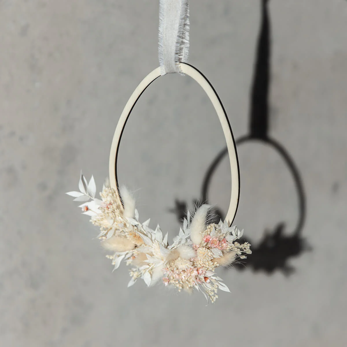 Trockenblumenkranz Osterei aus Holz