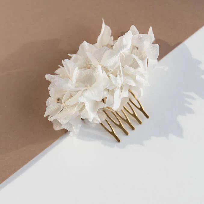 Haarkamm Trockenblumen weiß Hortensie