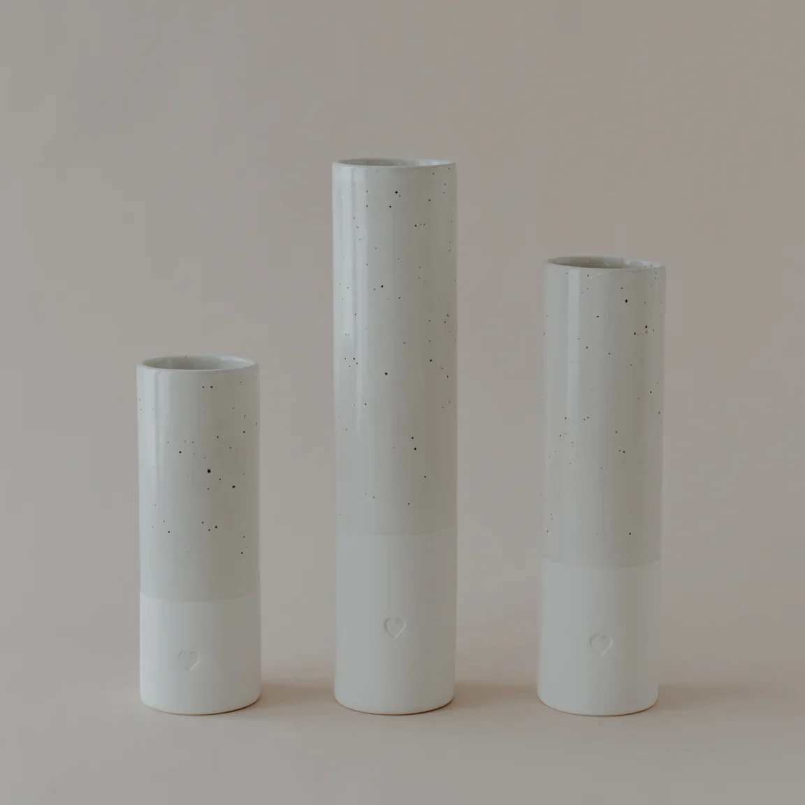 Eulenschnitt Steingut-Vase mit Herz - weiß