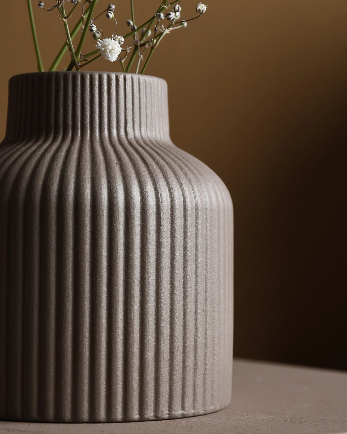 Lillhagen - matte Keramikvase mit starkem Auftritt