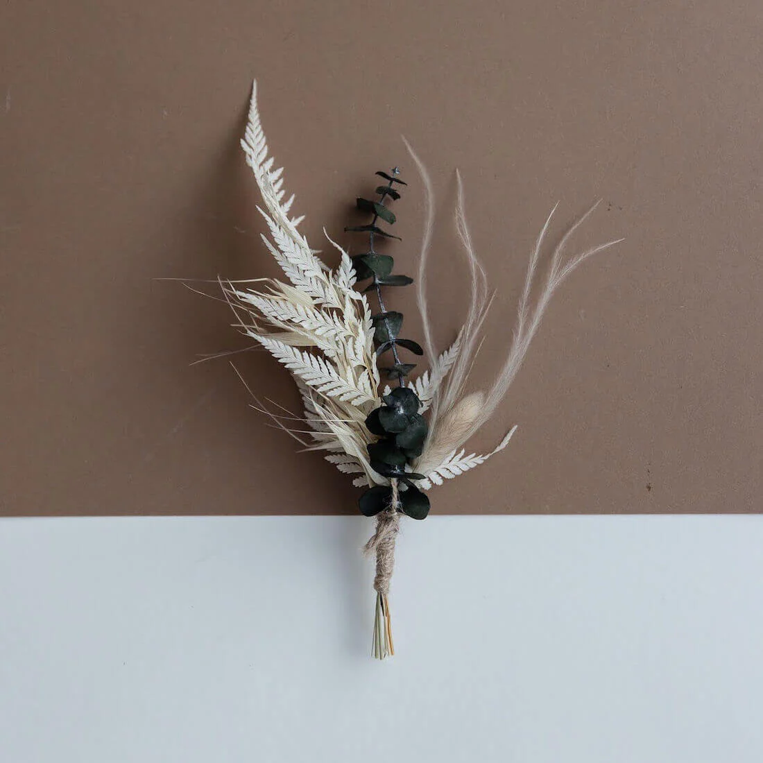 Anstecker Bräutigam Boho weiß