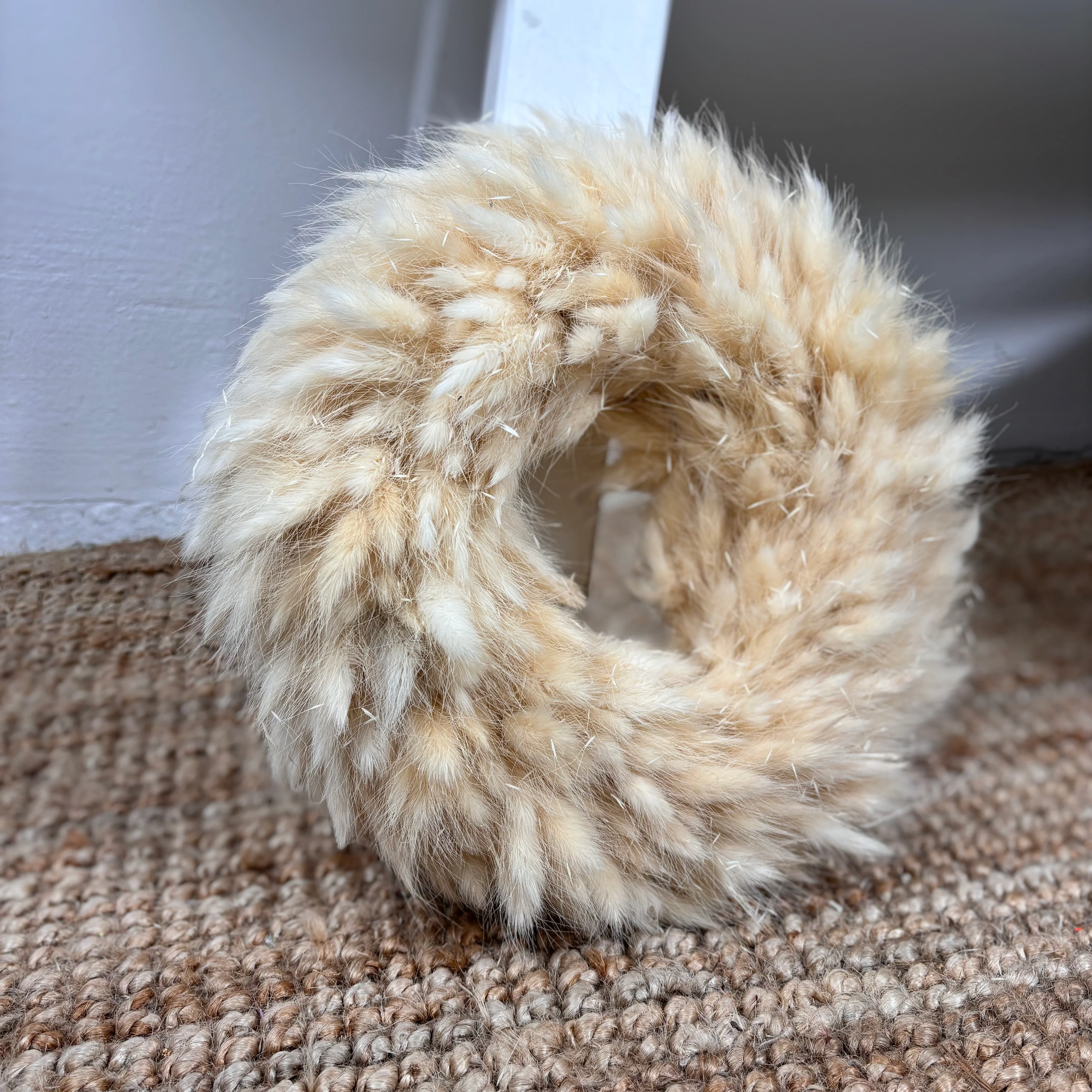 rustikale Schönheit: Trockenblumenkranz Lagurus hellbeige