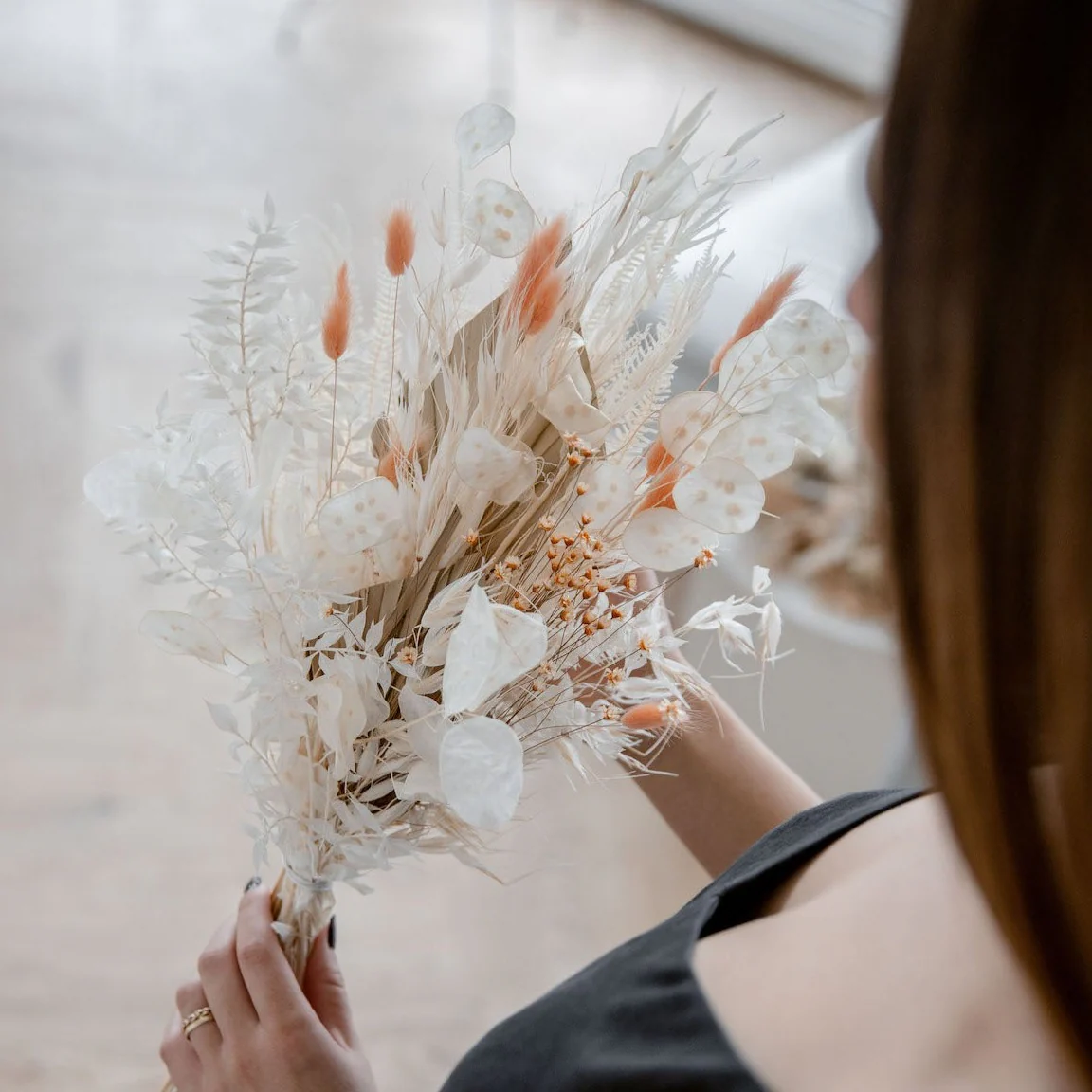 Palm Peach: luftige Schönheit in Weiß und Pastell