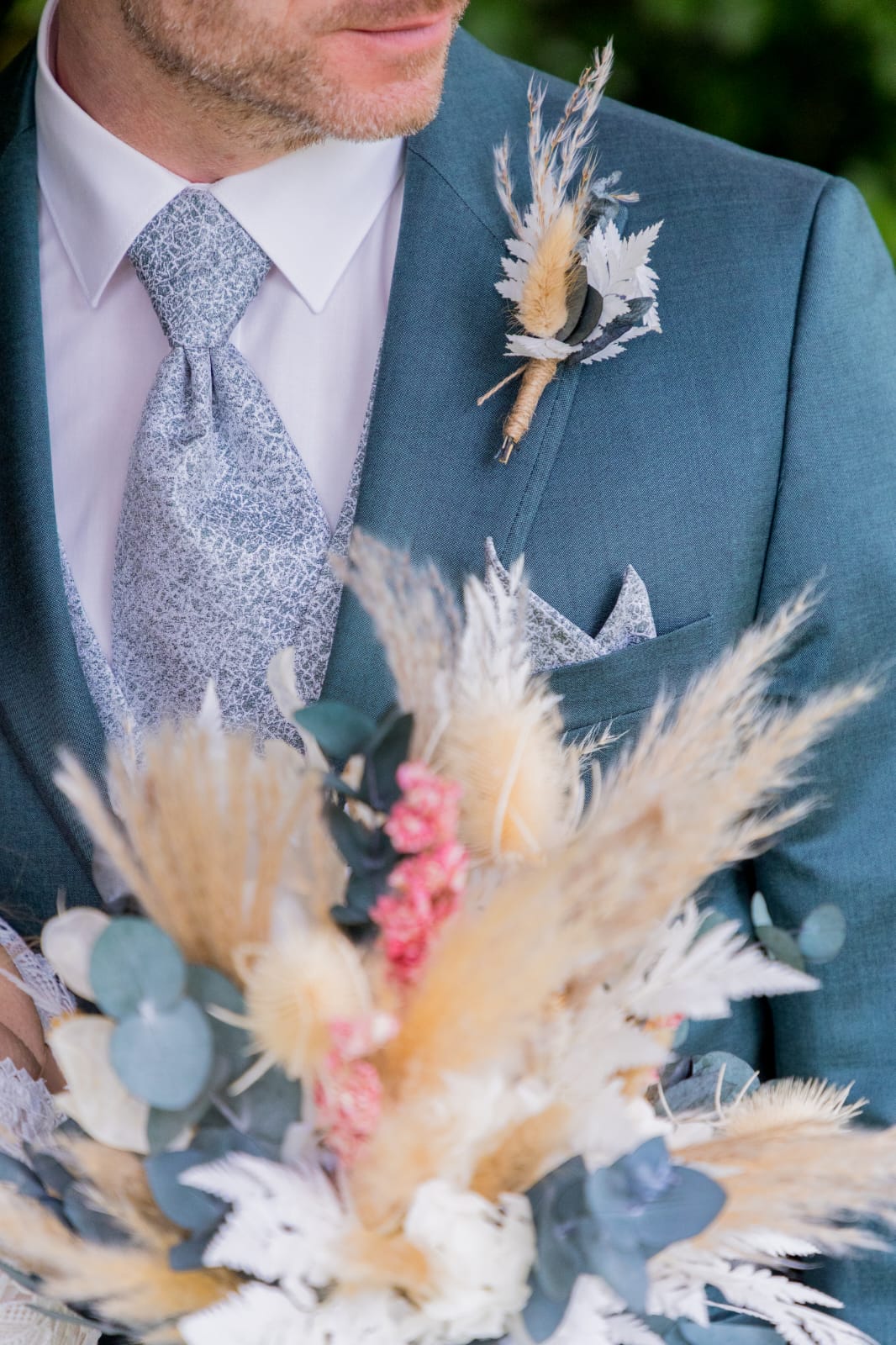 Anstecker Bräutigam Boho weiß