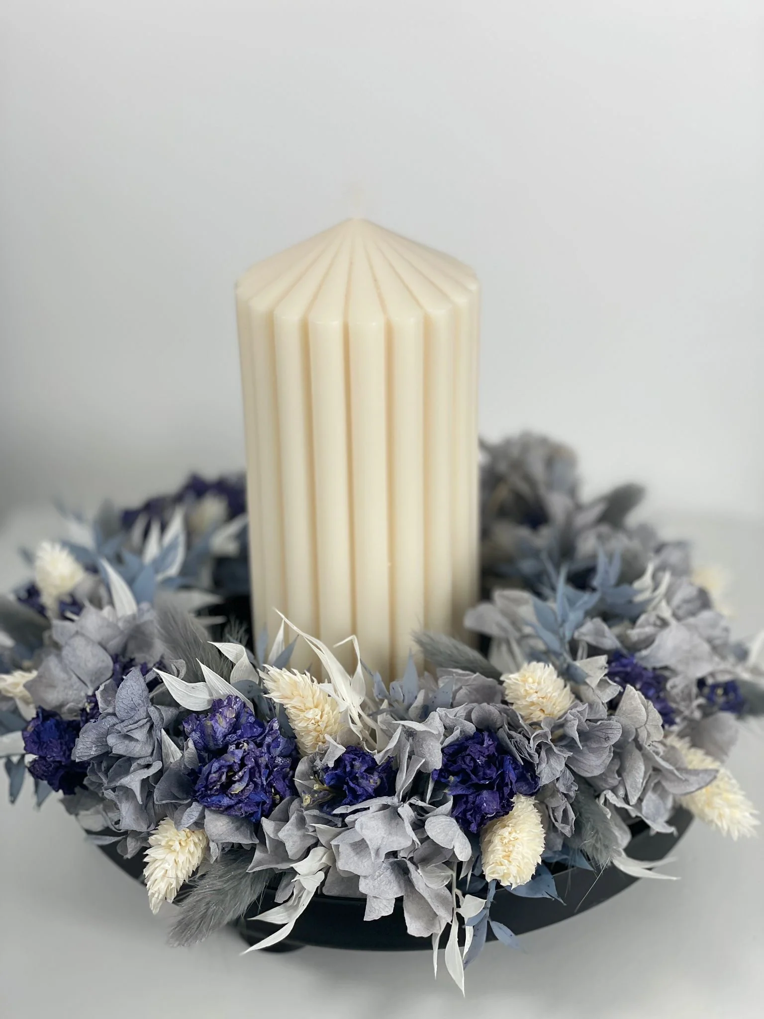 Blue Sky: Trockenblumenkranz in blau und weiß