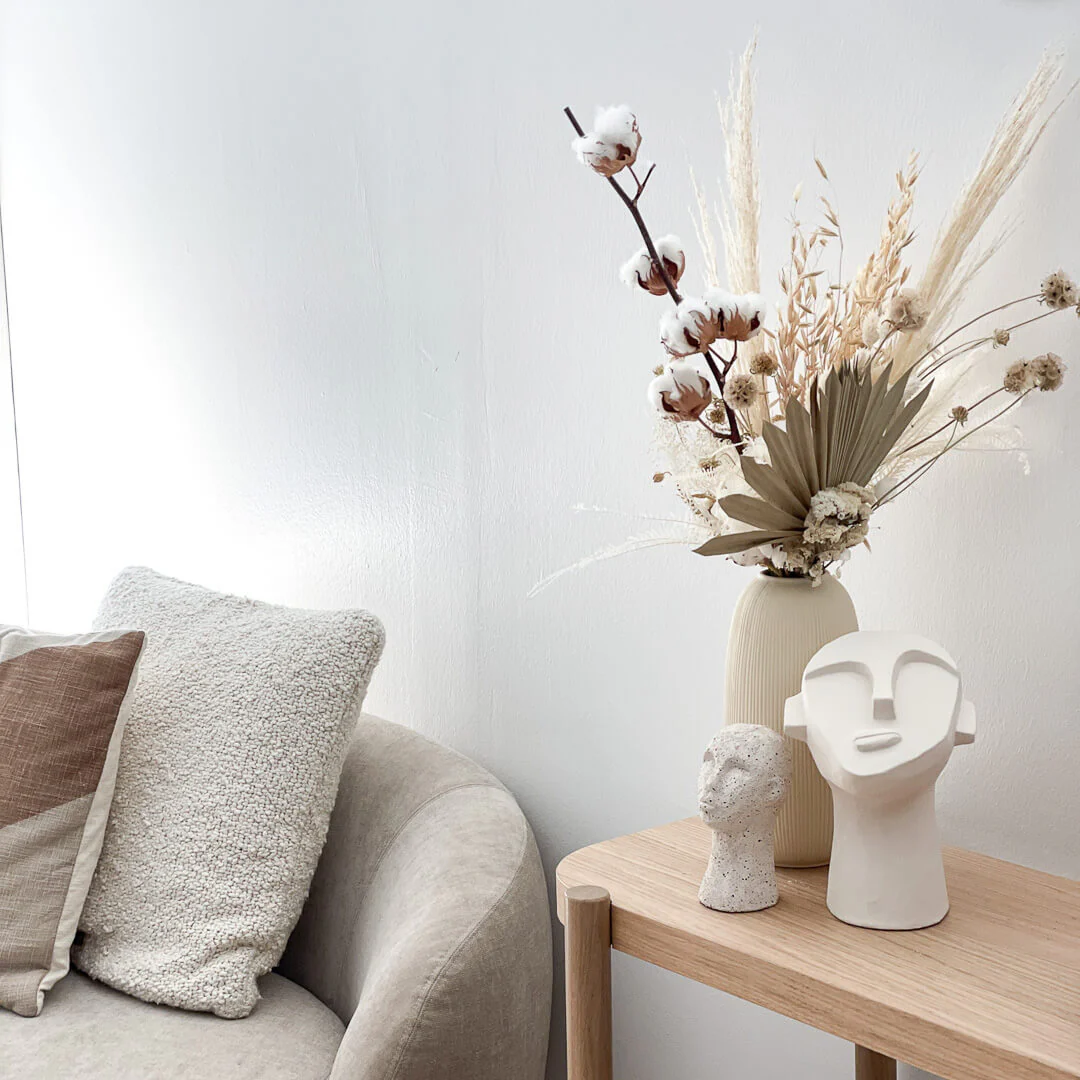 Luftig und Leicht: Trockenblumenstrauß mit Baumwolle und Pampasgras in Beige