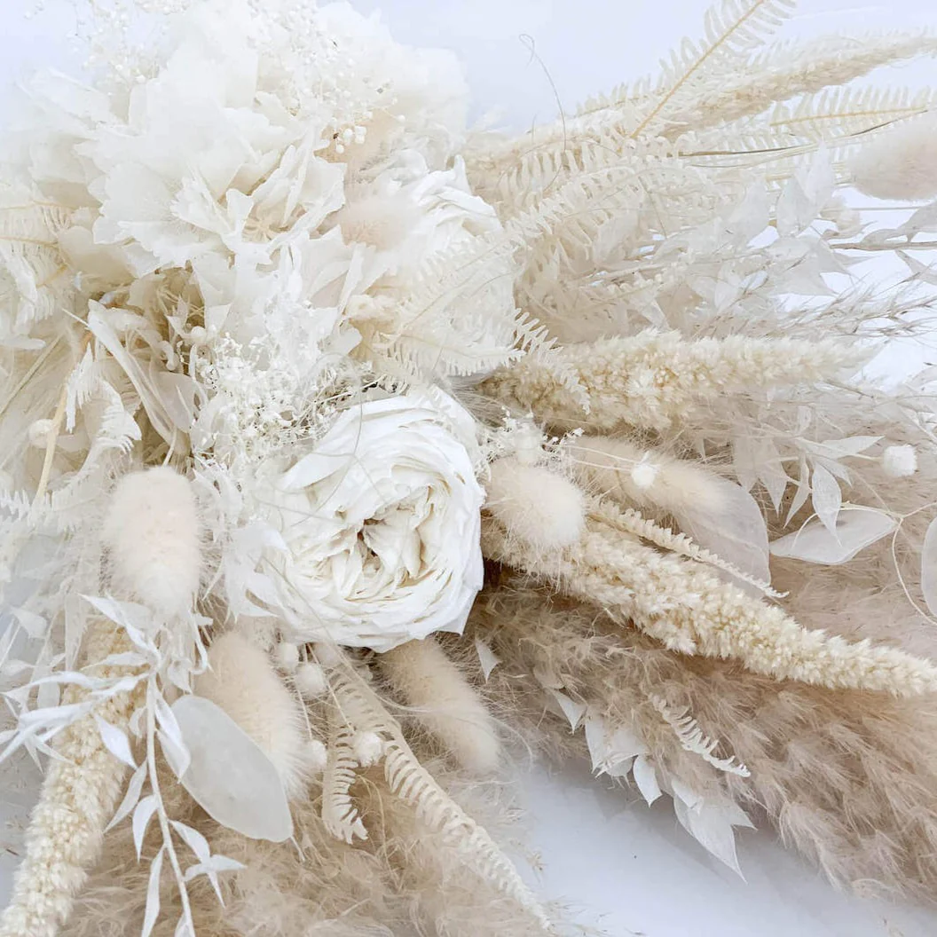 Für die Ewigkeit: Ein Brautstrauß, zeitlose Schönheit in Naturtönen