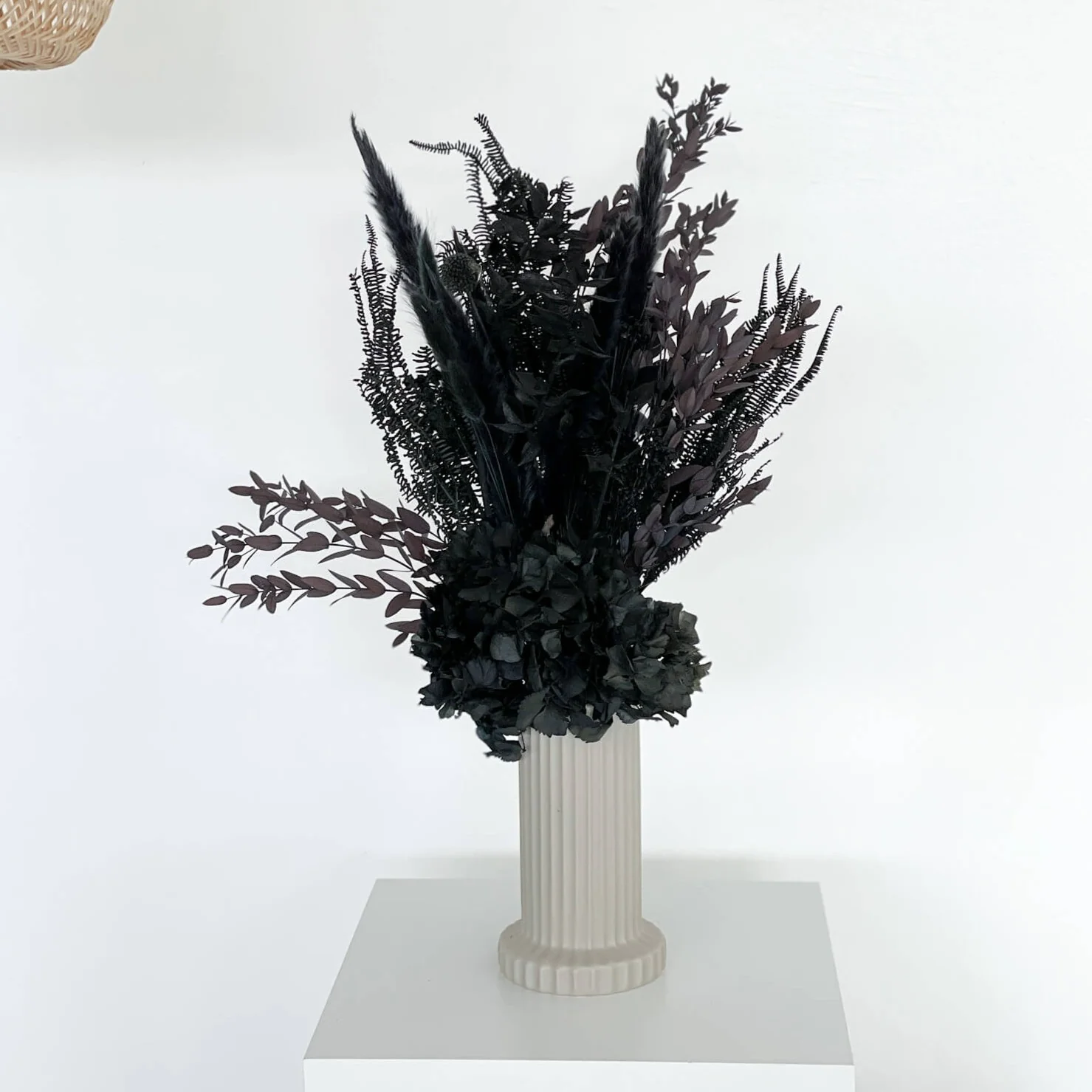 Schwarzes Statement: Brautstrauß Trockenblumen mit Ruskus und Pampasgras