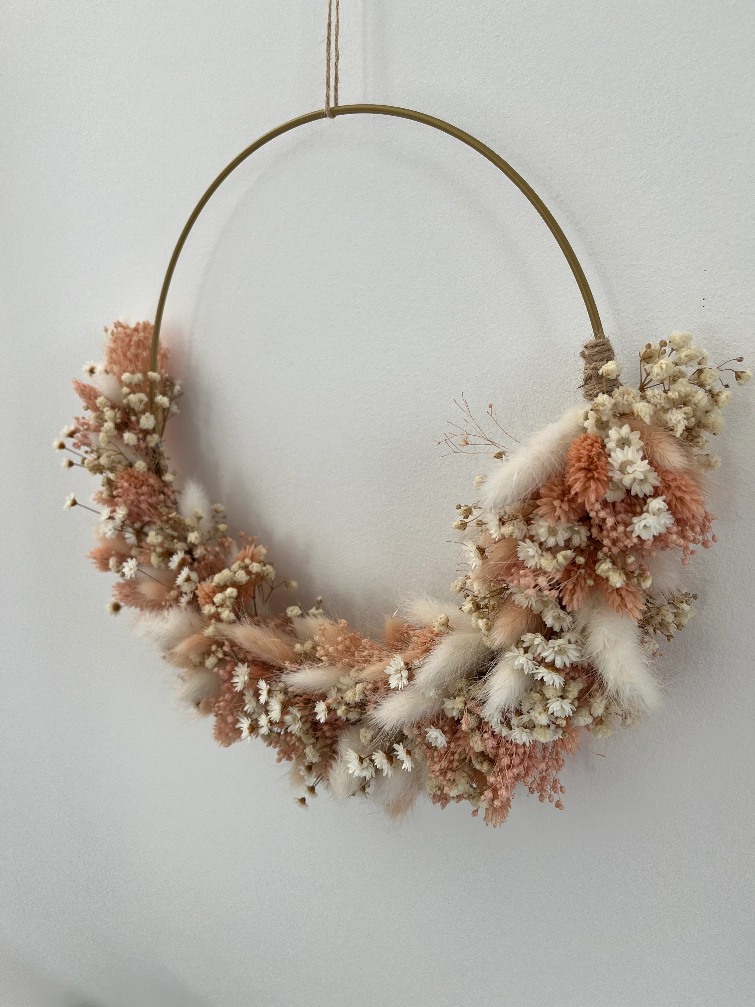 DIY: Trockenblumenkranz Marie in beige rosa