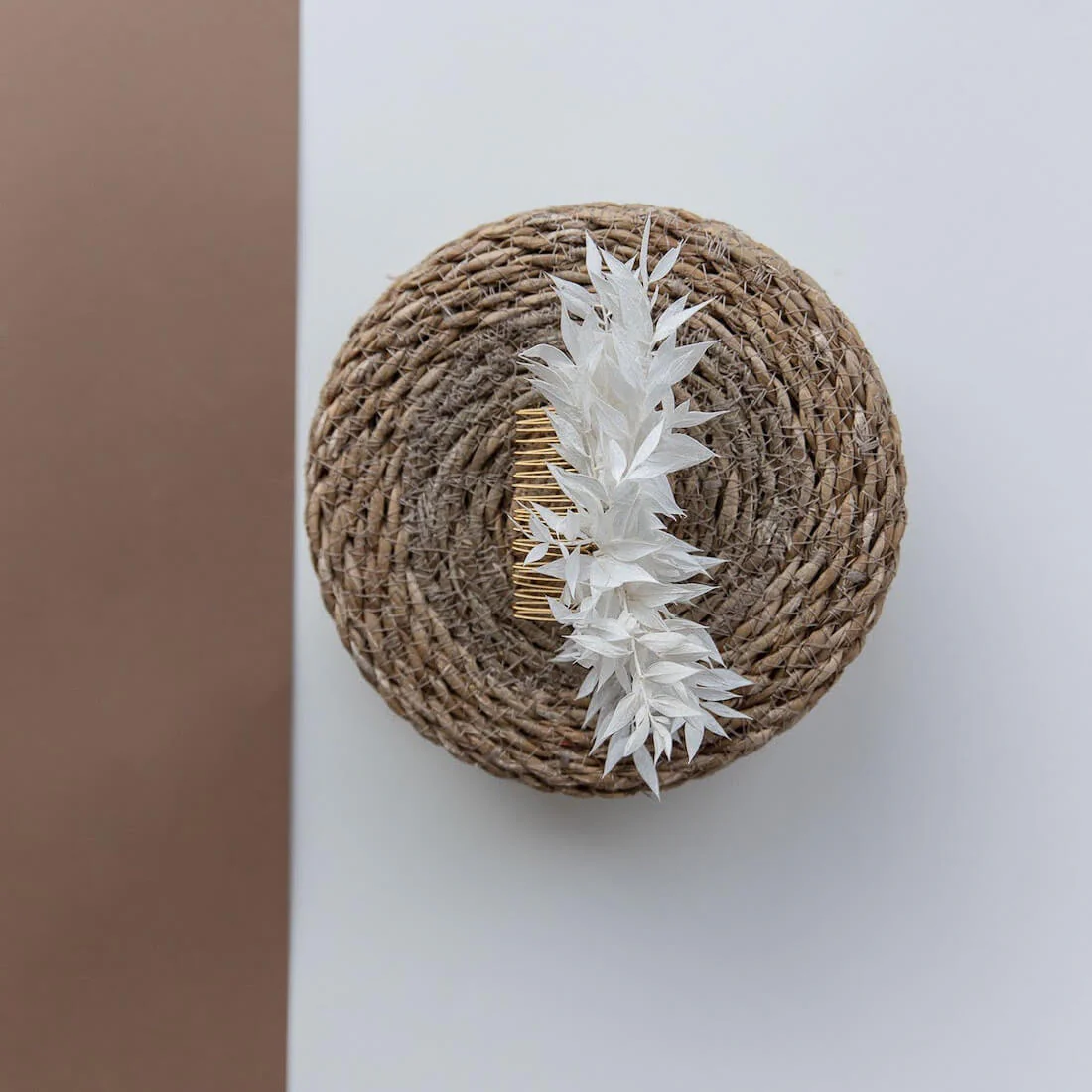 Haarkamm Trockenblumen weiß Ruskus