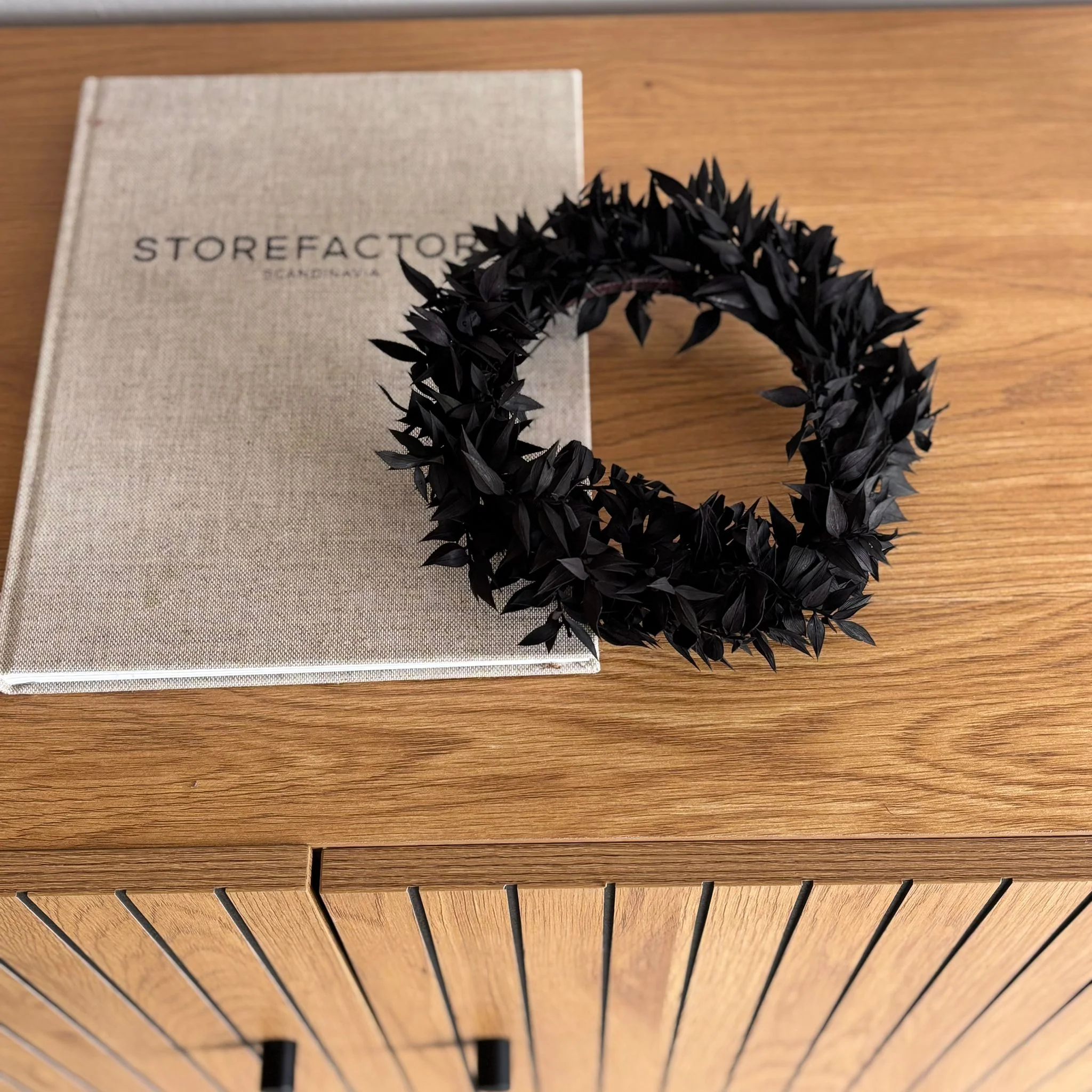 Trockenblumenkranz Ruskus schwarz