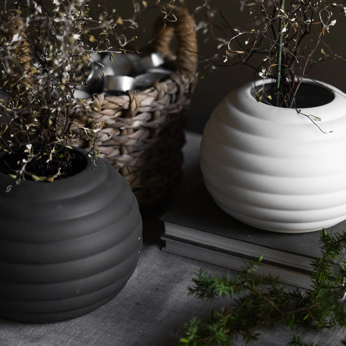 Vase Runvik - runde Form mit geschwungenen Linien