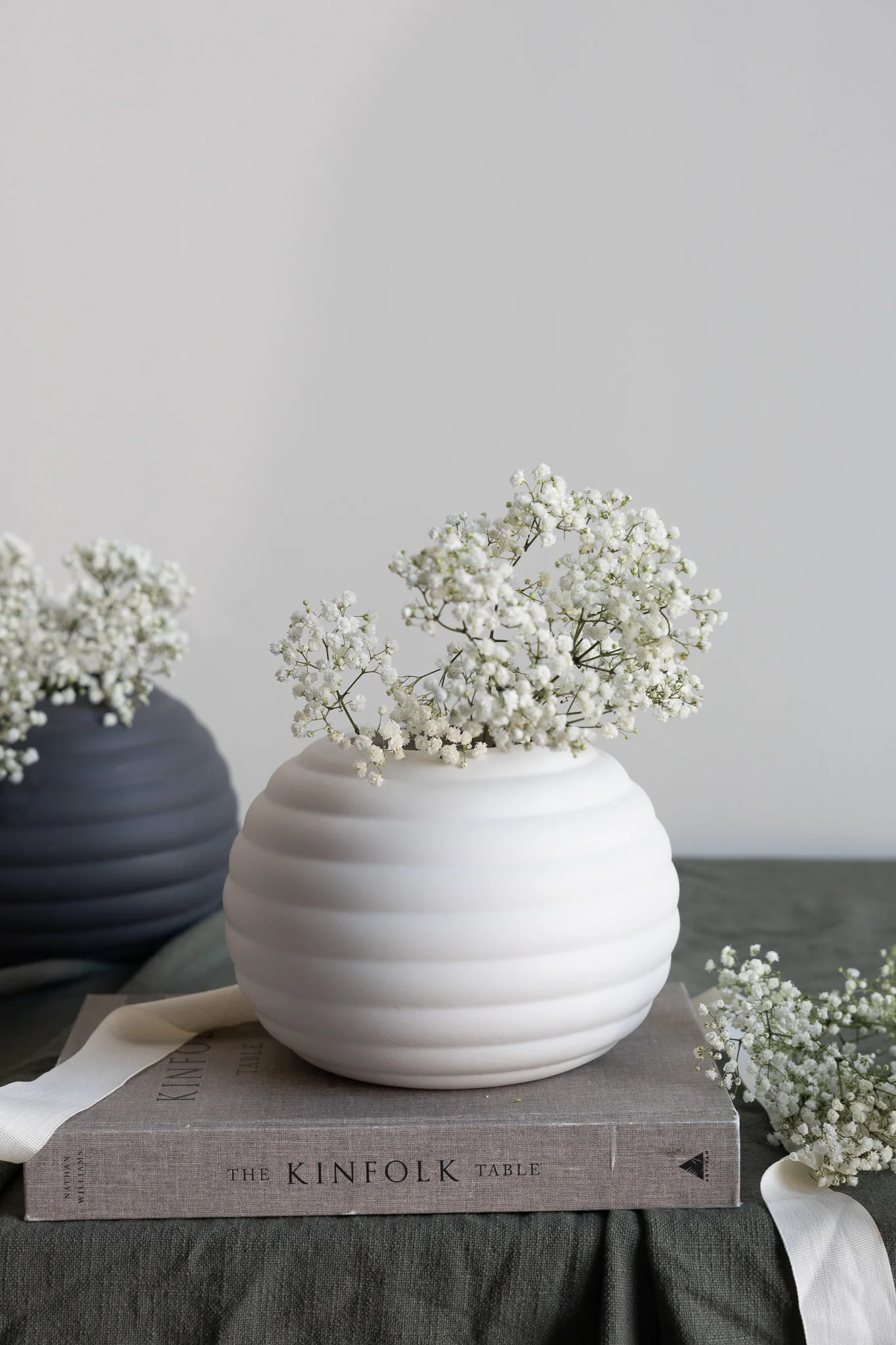 Vase Runvik - runde Form mit geschwungenen Linien