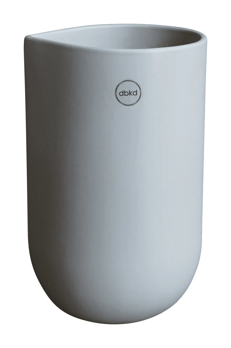dbkd Vase Nib: eine Vase mit einer ungewöhnlichen Form in weiß und grau