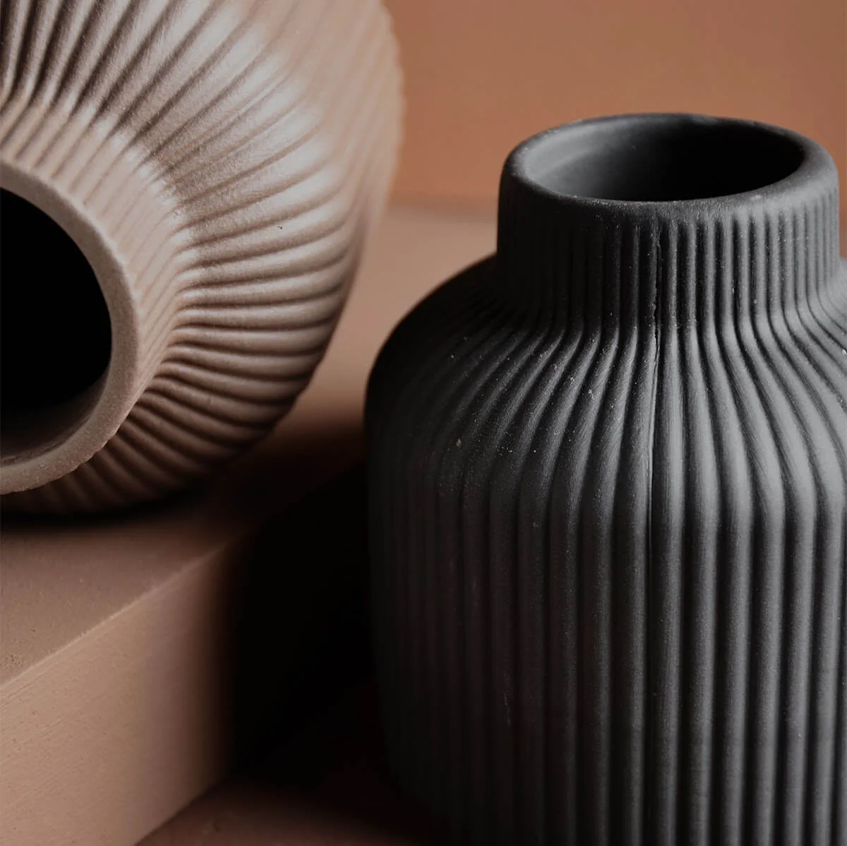 Lillhagen - matte Keramikvase mit starkem Auftritt