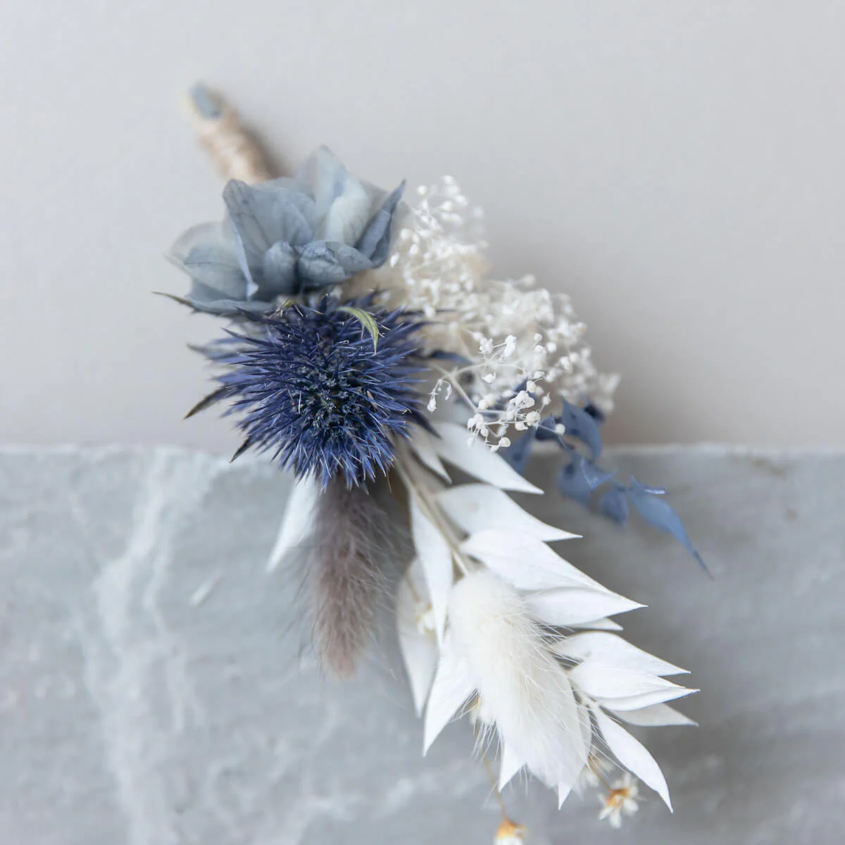 Anstecker Bräutigam & Trauzeuge Trockenblumen weiß blau