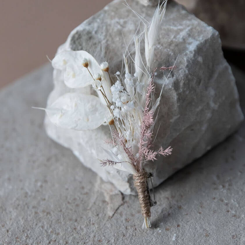 Anstecker Bräutigam I Trauzeuge I Trockenblumen weiß rosa