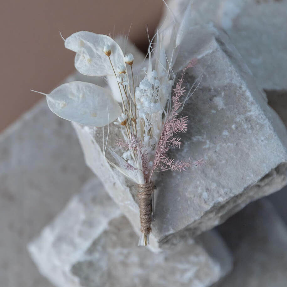 Anstecker Bräutigam I Trauzeuge I Trockenblumen weiß rosa