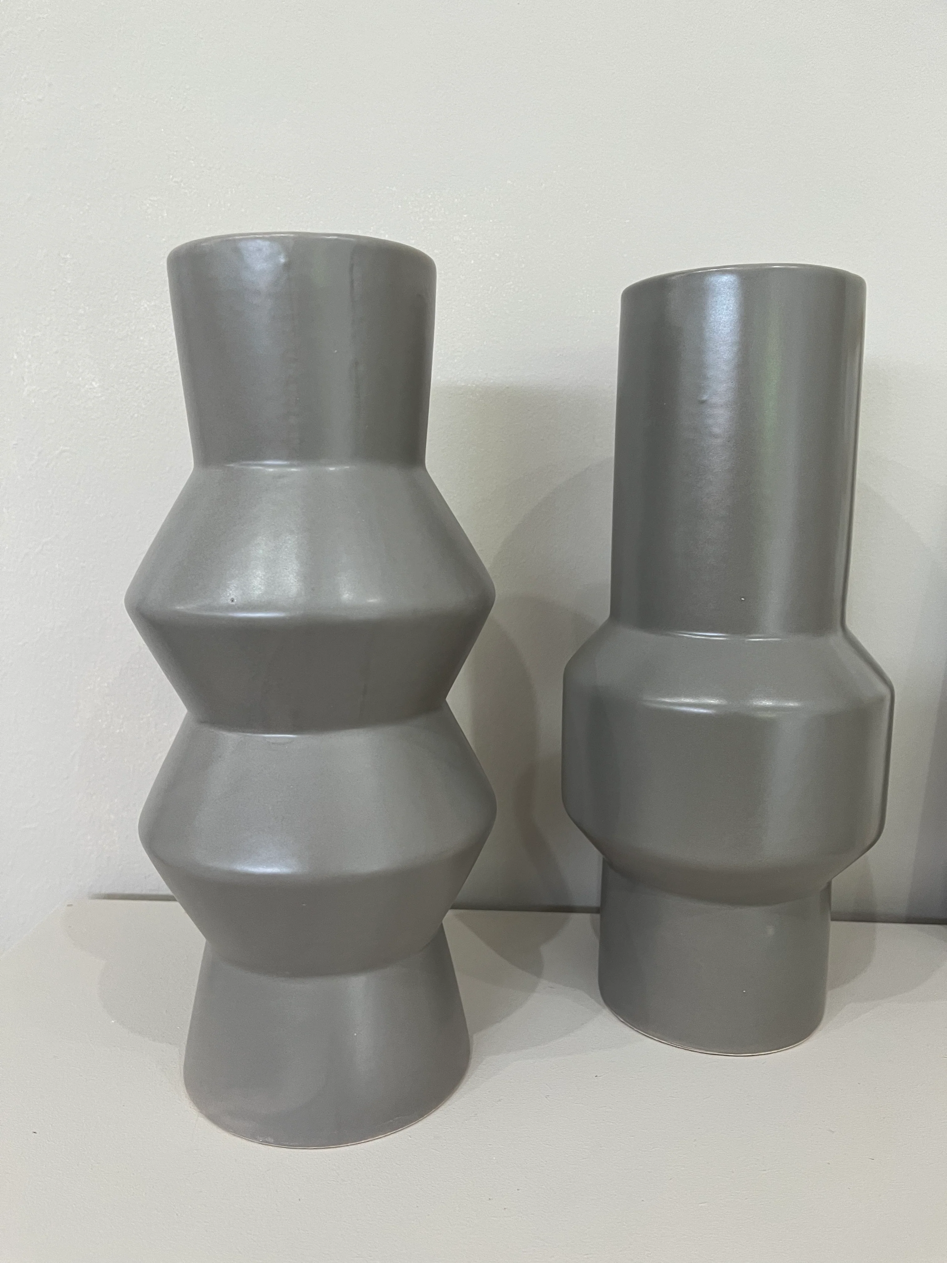 Vasen Sybil 2 Varianten - grau