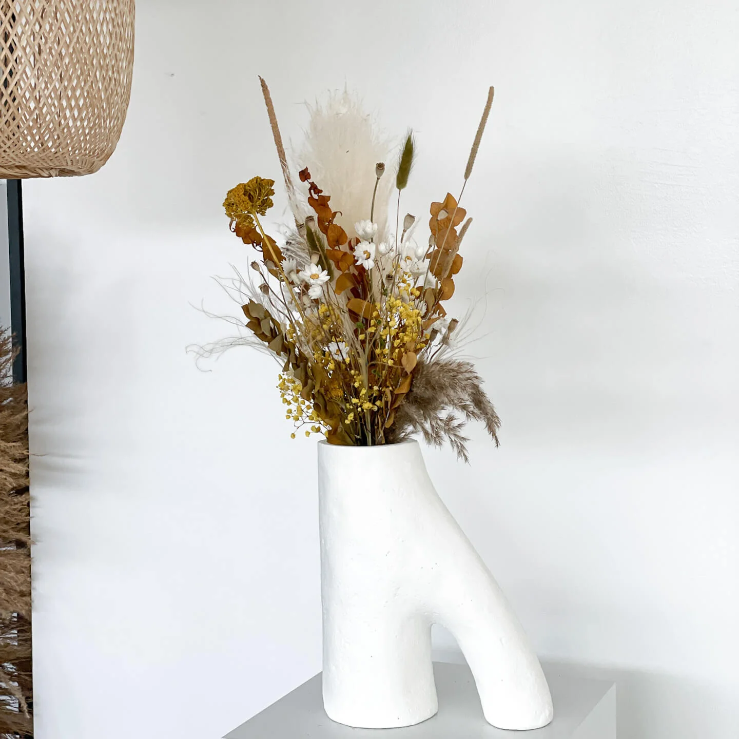 Cozy Autumn: Trockenblumenstrauß mit Achillea und Mohnkapseln