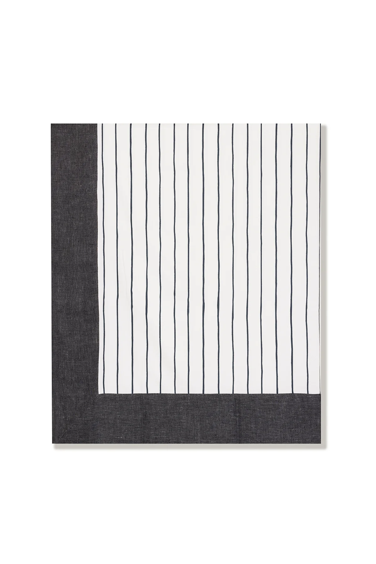 Siyah-Beyaz Çizgili Masa Örtüsü