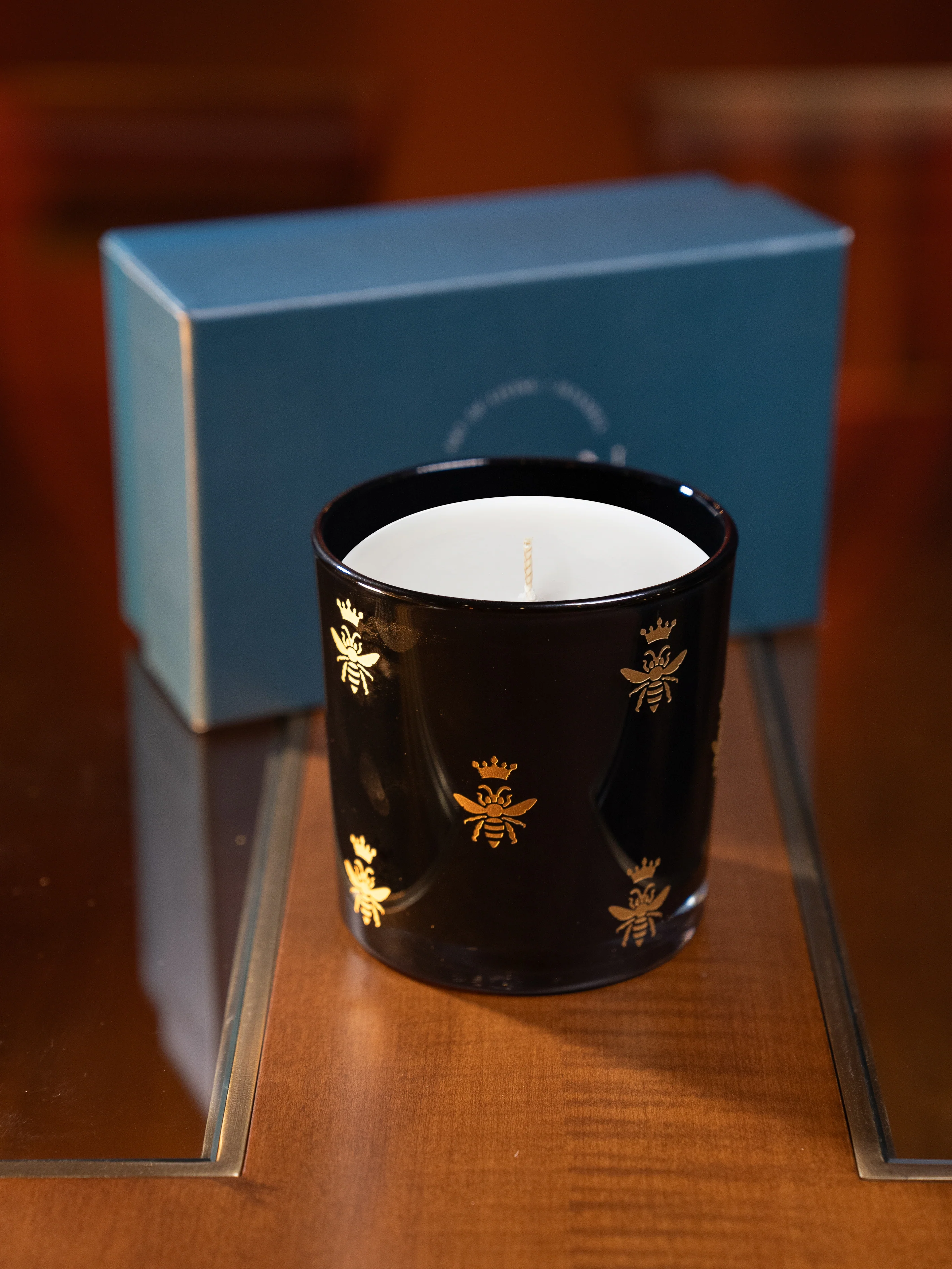 Siyah Cam Üzeri Arı Motifli Mum