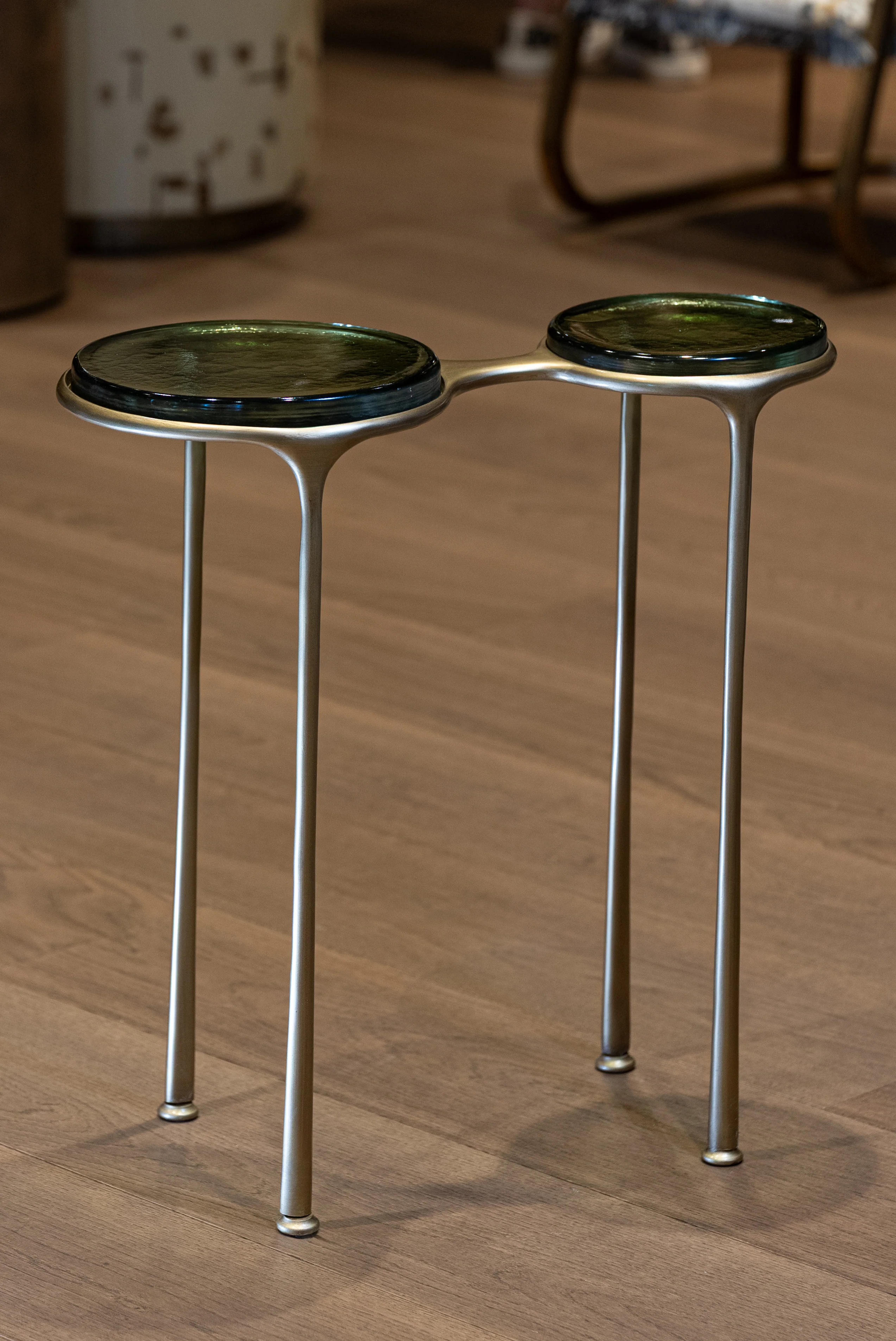 Yeşil Renk Şeffaf Cam Detaylı Sehpa