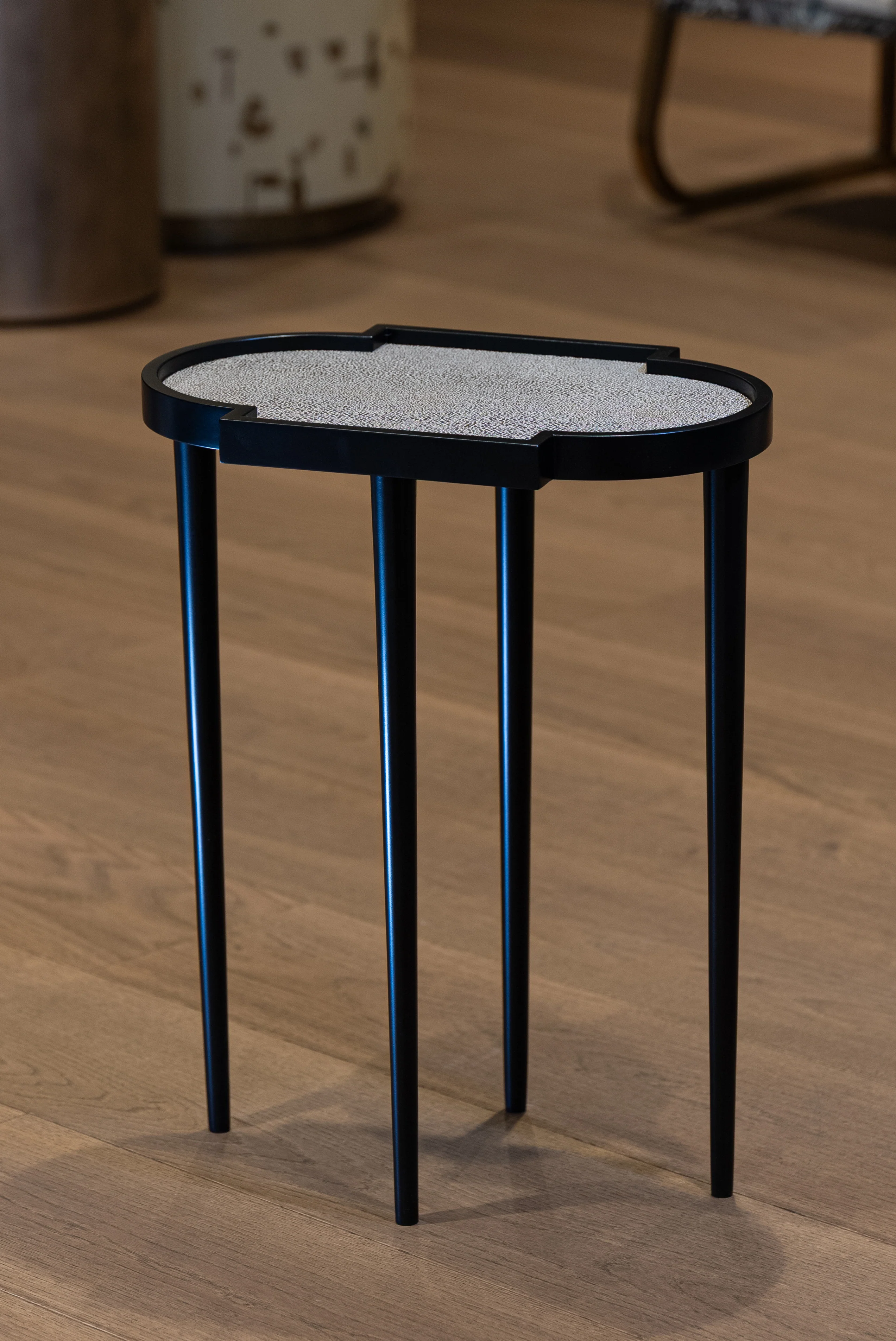 Gri Renk Deri Kaplama Sehpa