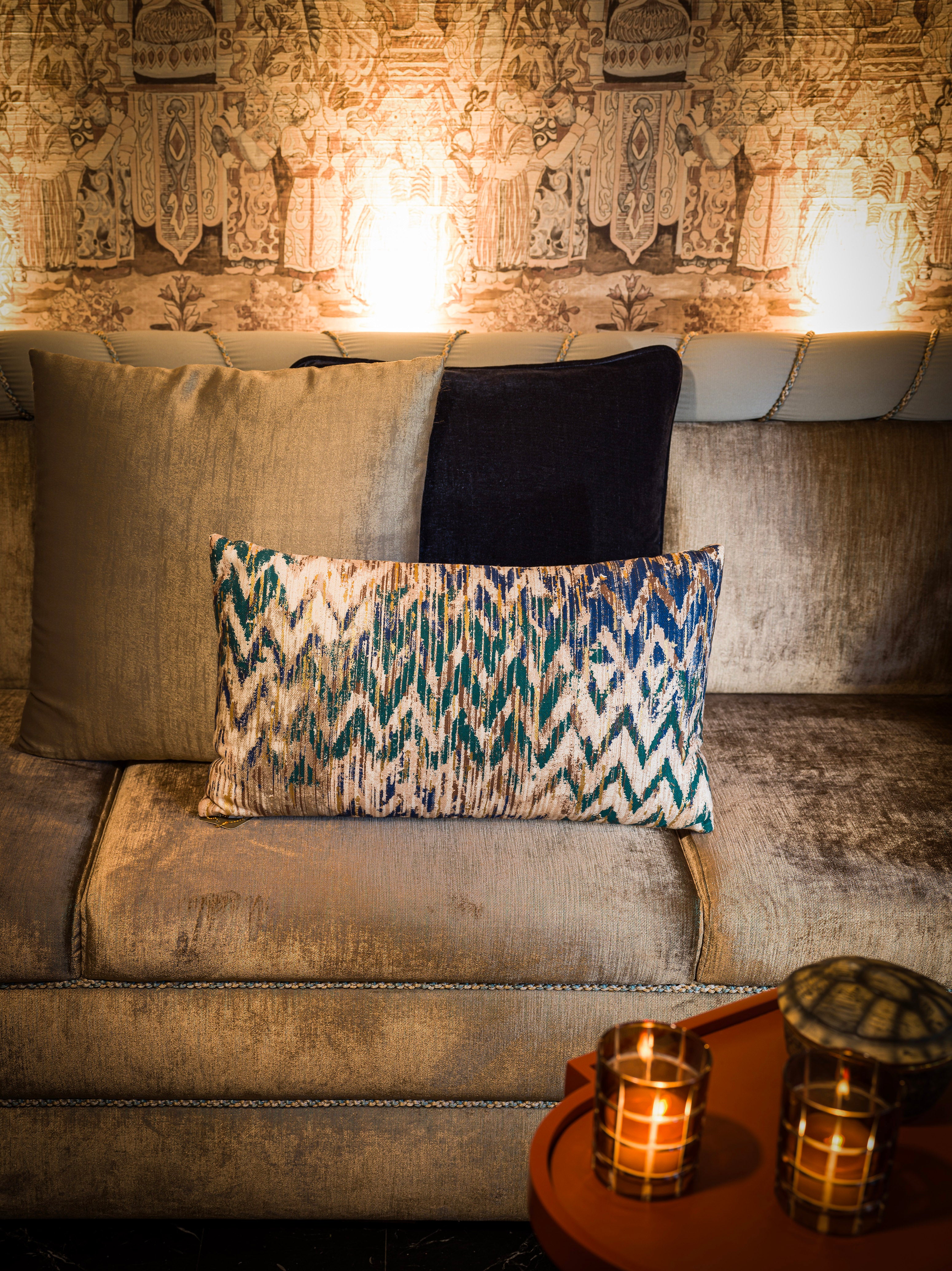 Renkli Parlak Dokulu Yastık