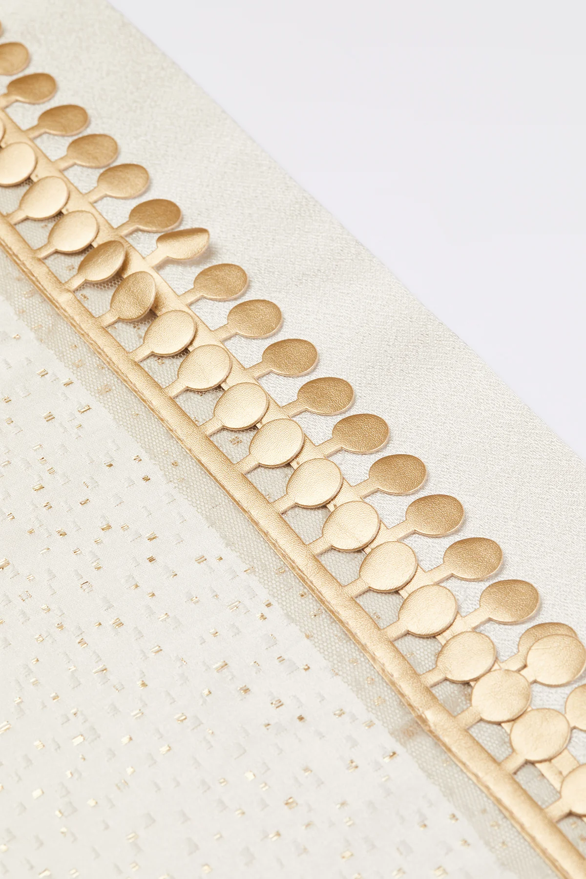 Krem Gold Aksesuarlı Püsküllü Runner