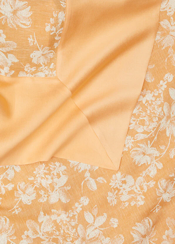 Çiçek Desenli Somon Renk Masa Örtüsü