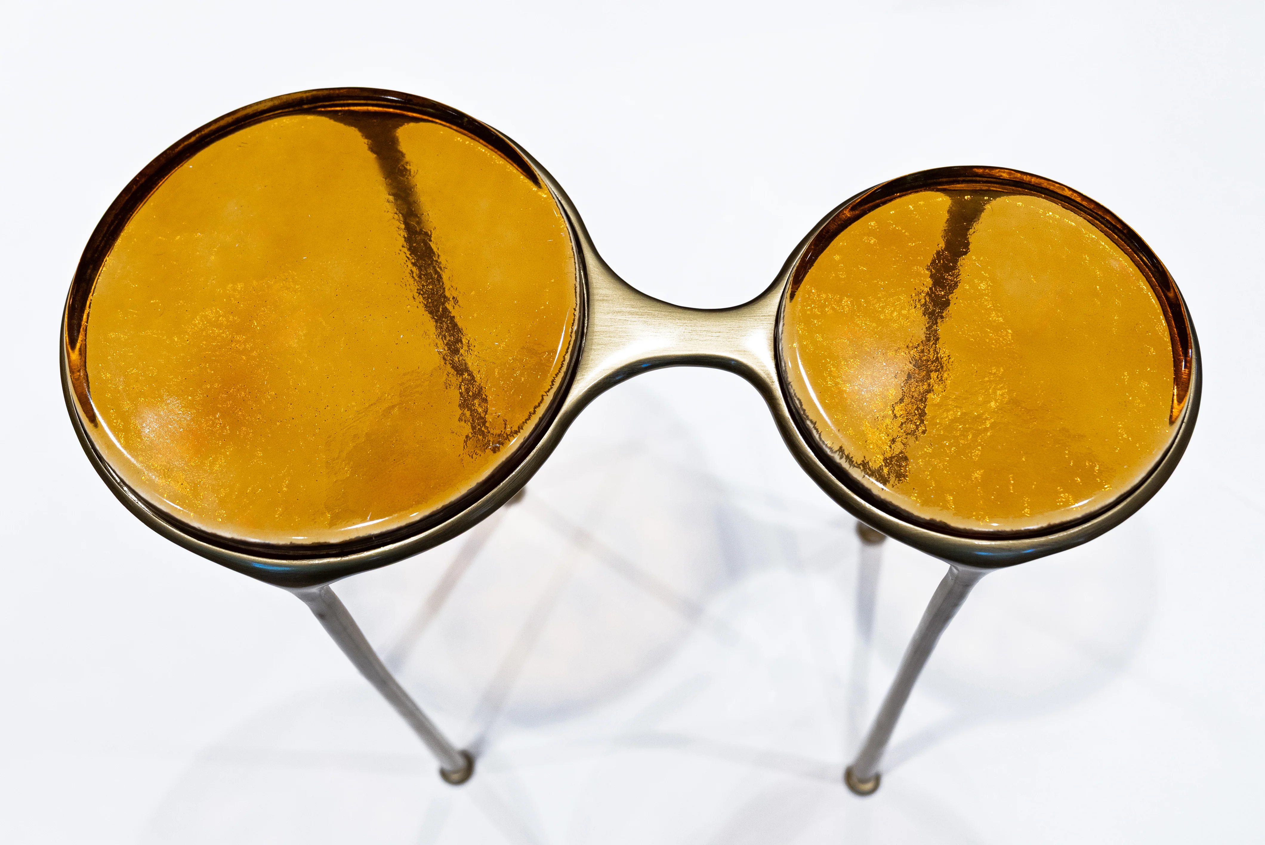 Sarı Renk Şeffaf Cam Detaylı Sehpa