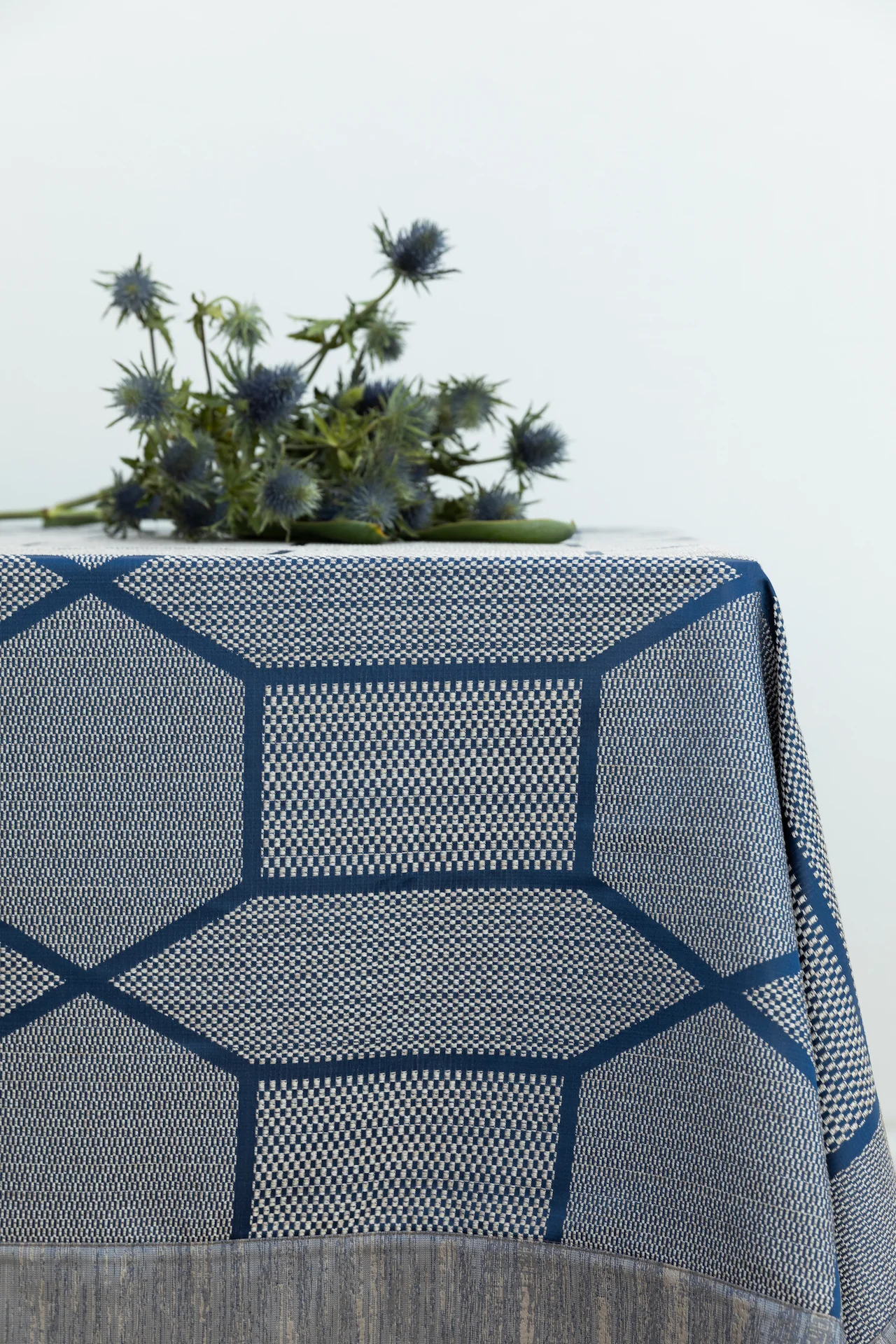 Mavi Geometrik Desenli Masa Örtüsü