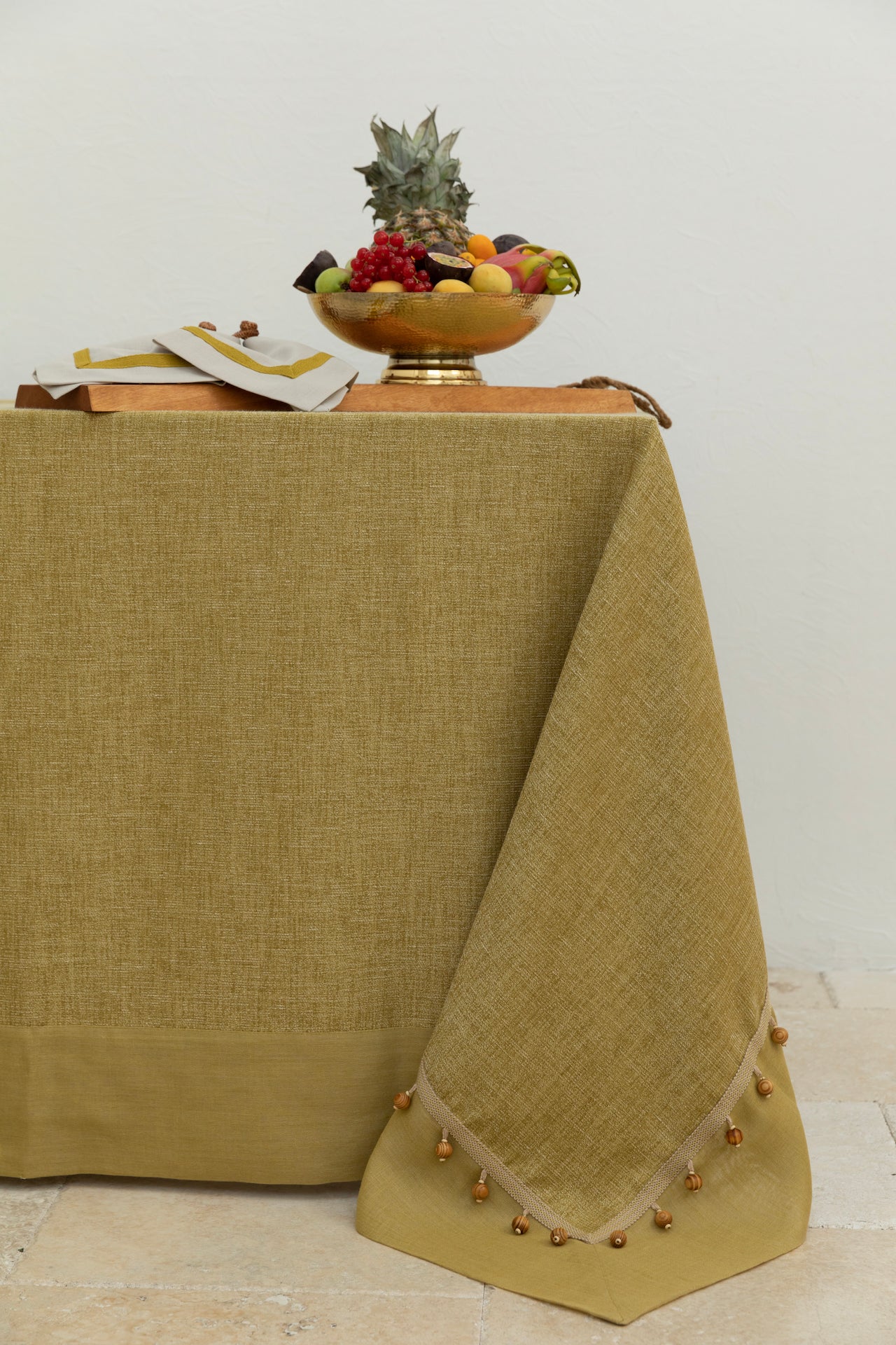 Sarı Ahşap Boncuklu Masa Örtüsü