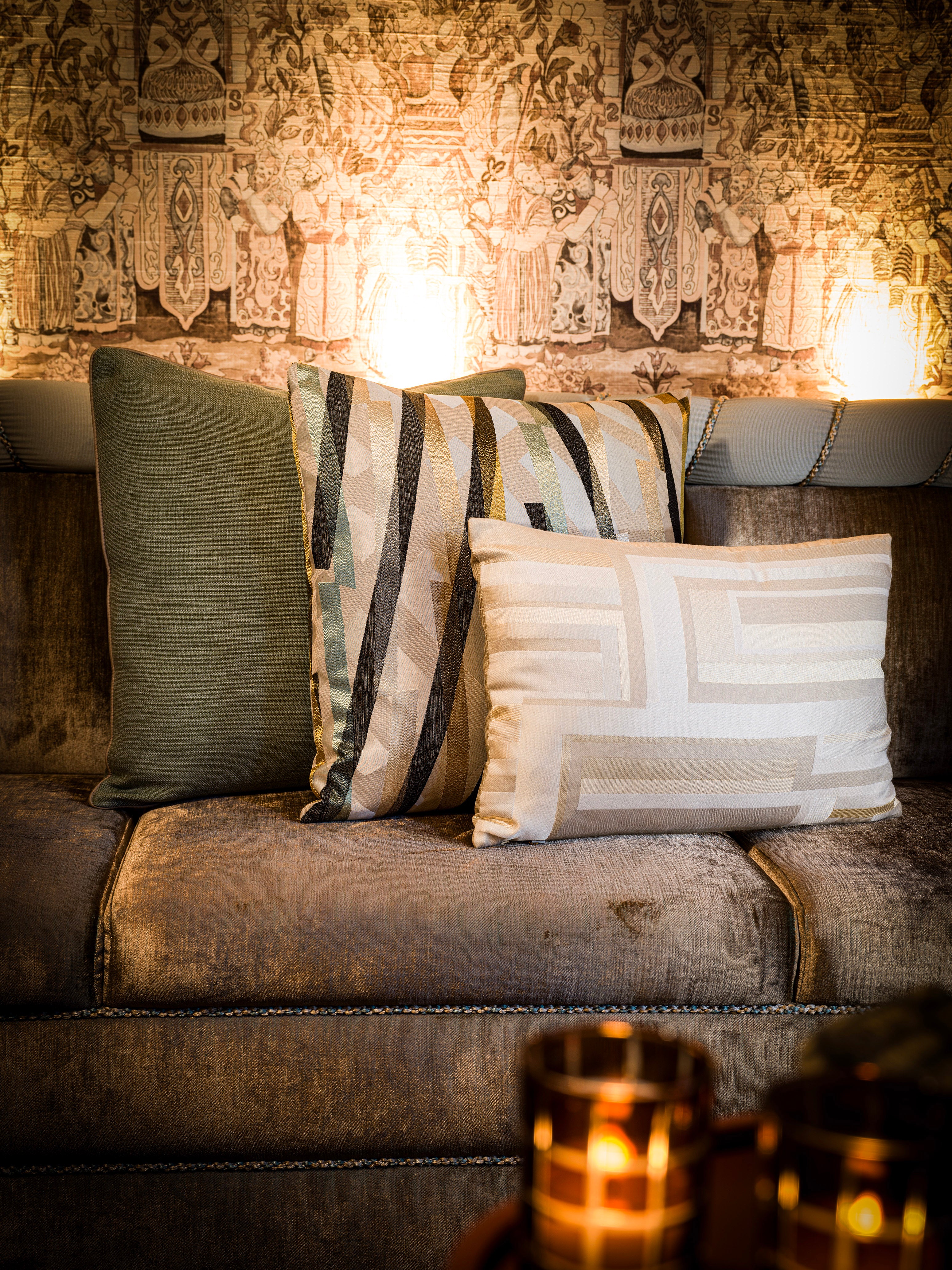 Beyaz Geometrik Desenli Yastık