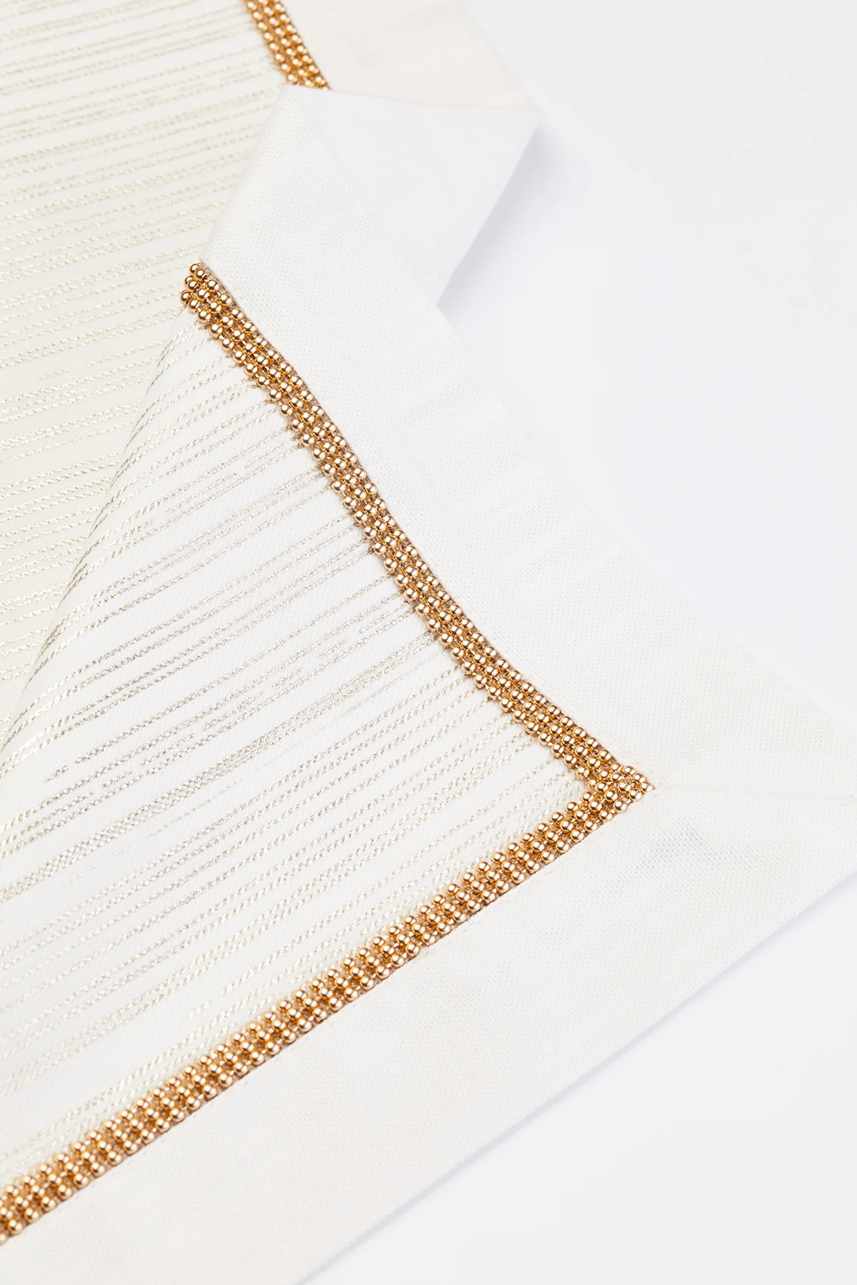 Beyaz Gold Çizgili Zincir Detaylı Amerikan Servis